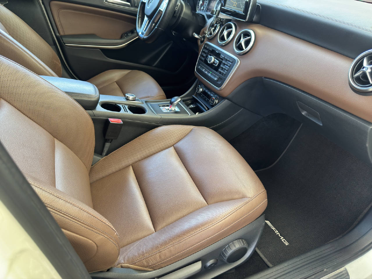 MERCEDES-BENZ A 45 AMG 4x4 *weiss MATT* 360PS-image-9