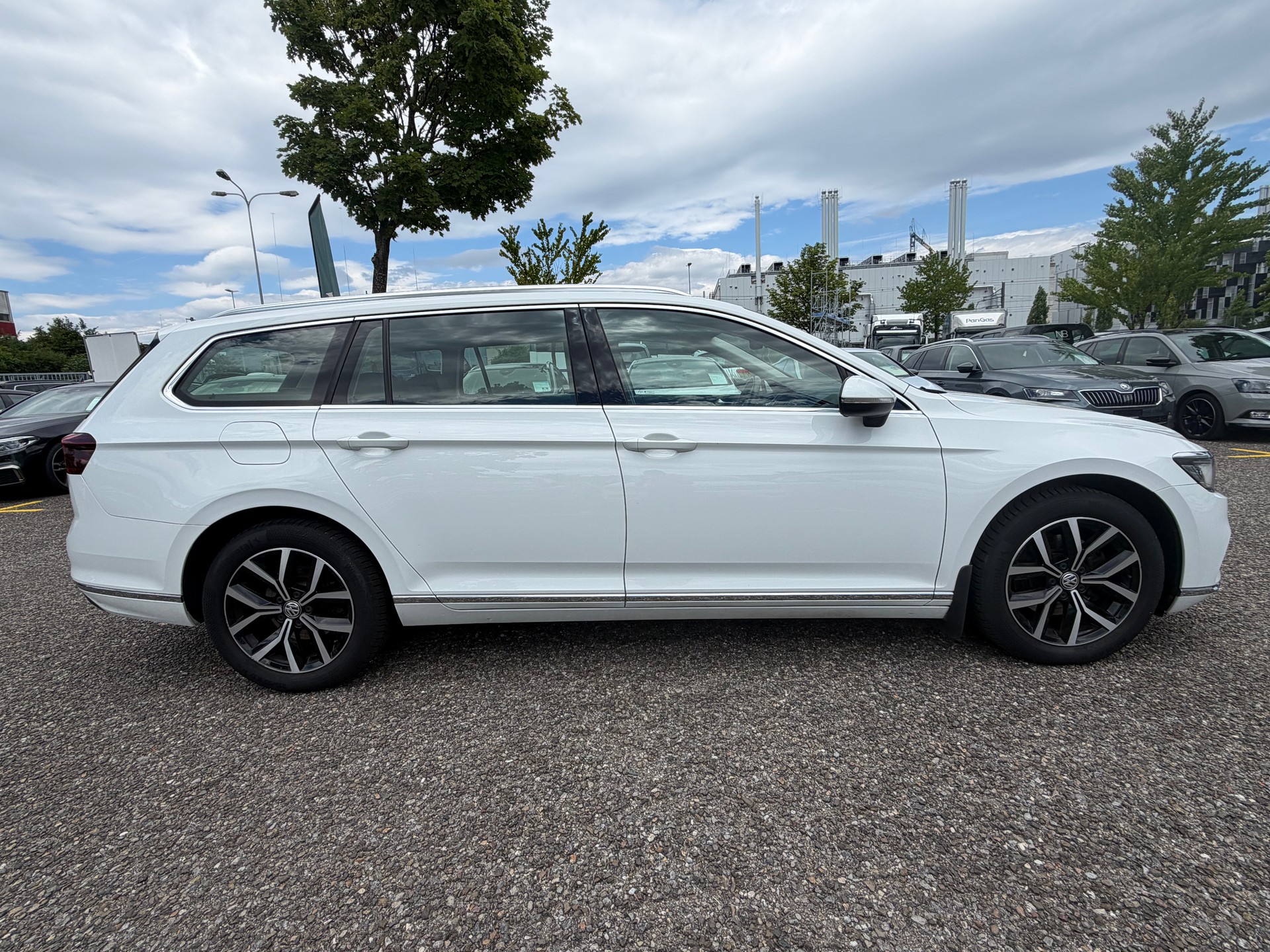 VW Passat 2.0 TDI BMT Elegance 4Motion DSG-showroom-element-3