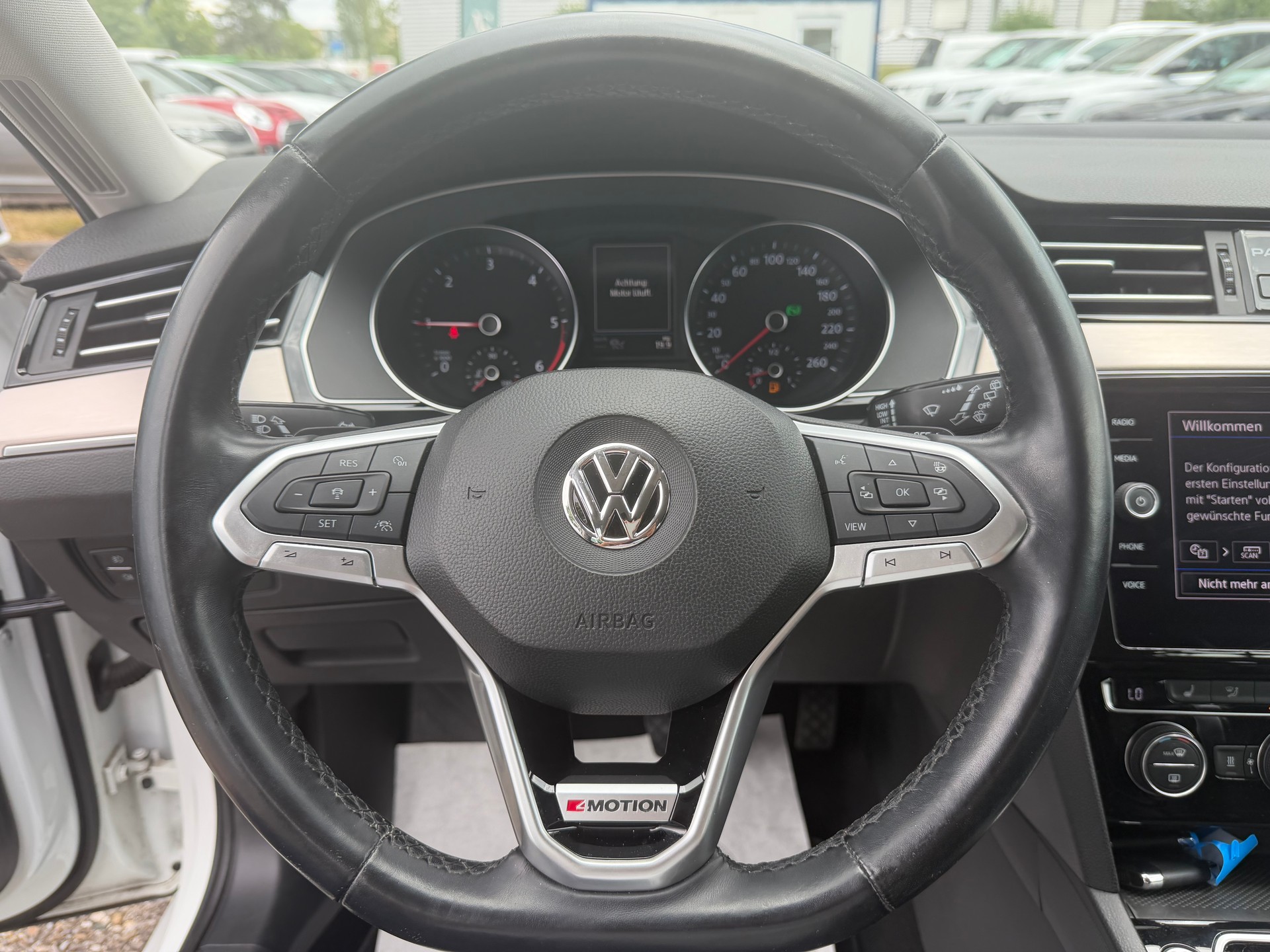 VW Passat 2.0 TDI BMT Elegance 4Motion DSG-image-11