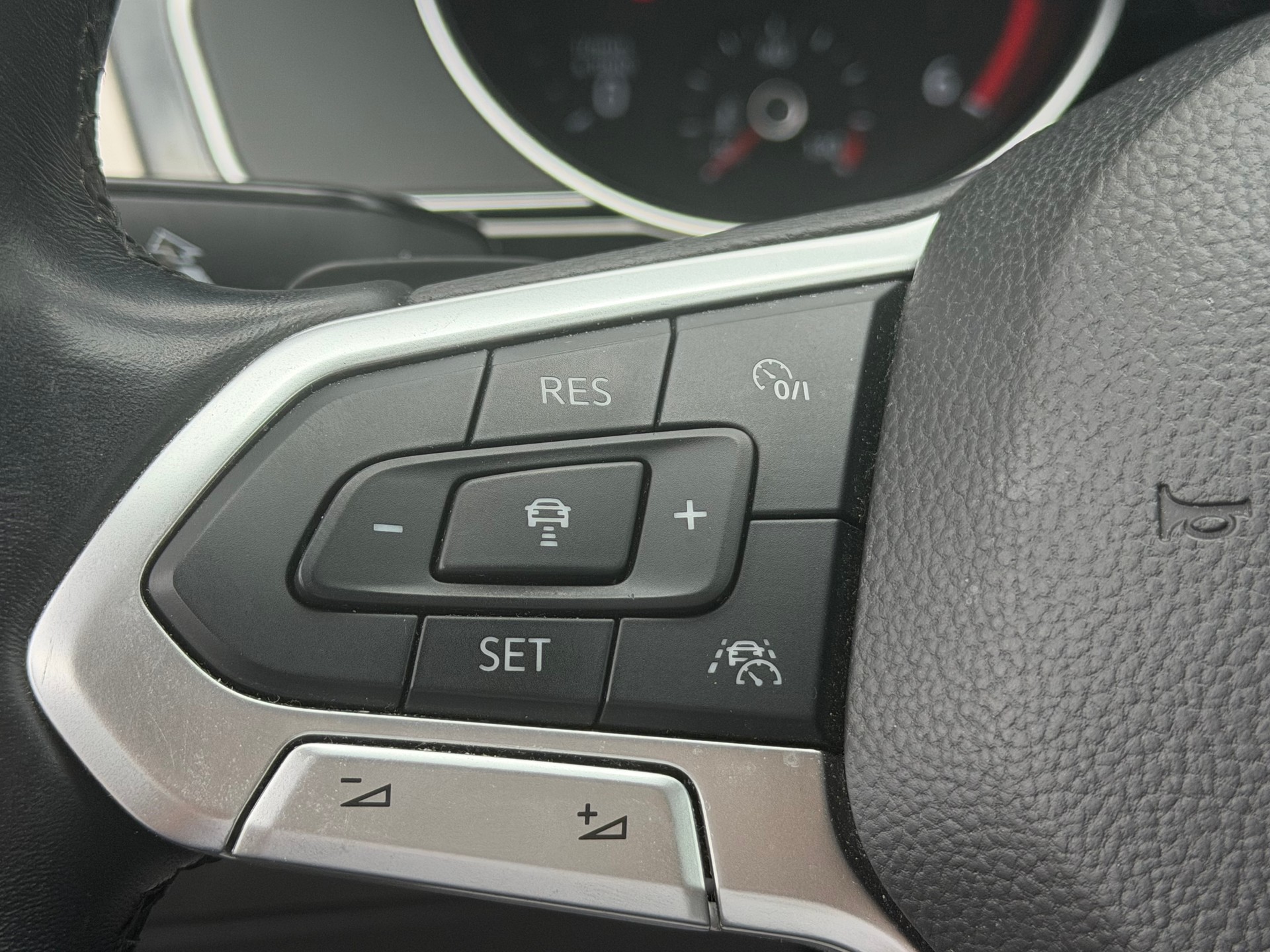 VW Passat 2.0 TDI BMT Elegance 4Motion DSG-image-12