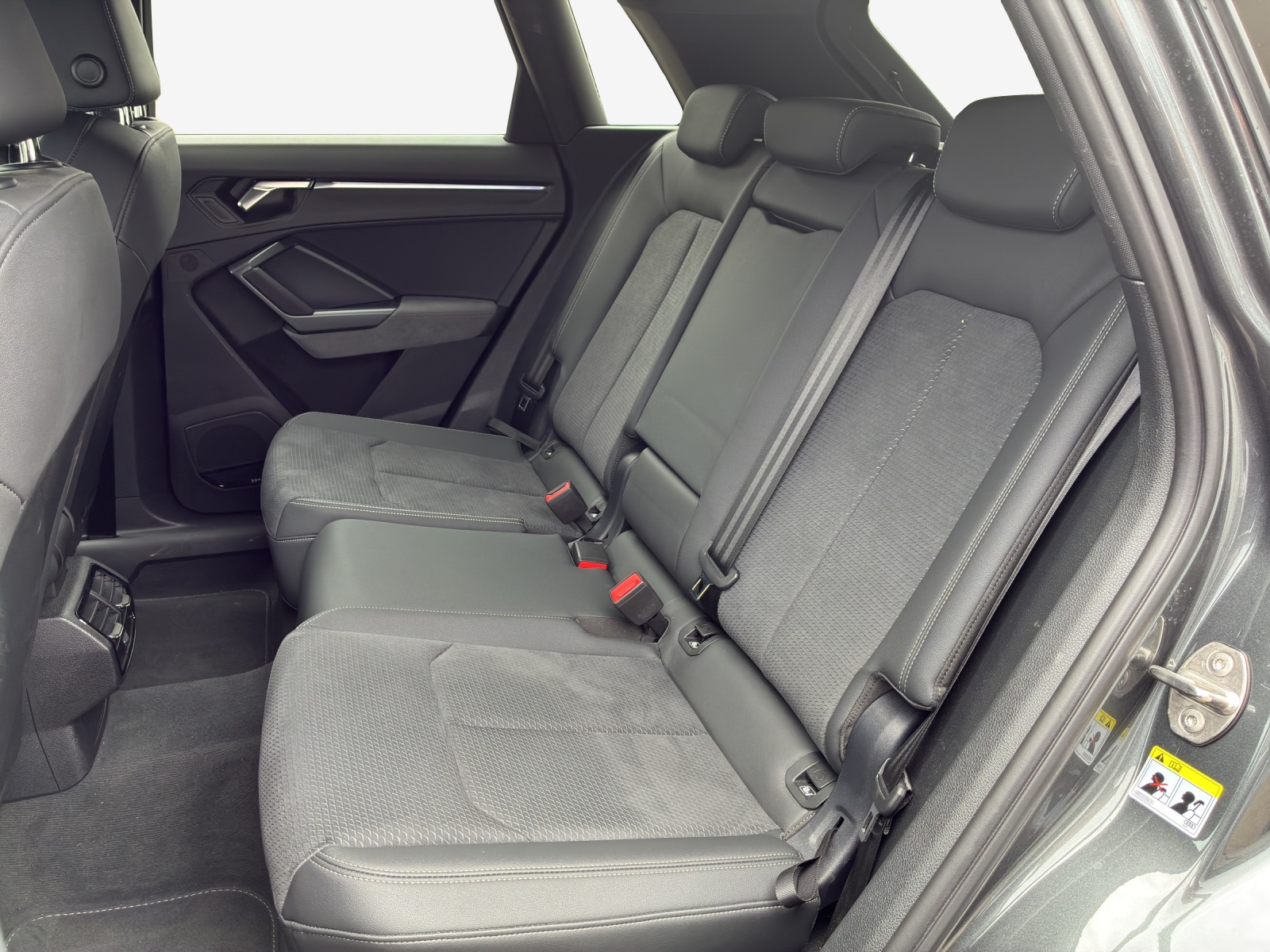 AUDI Q3 35 TFSI S line Attraction S-tronic-image-11