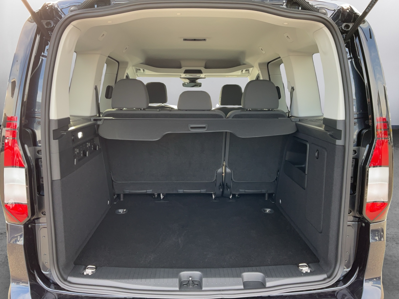 VW Caddy 1.5 TSI Life DSG-image-11