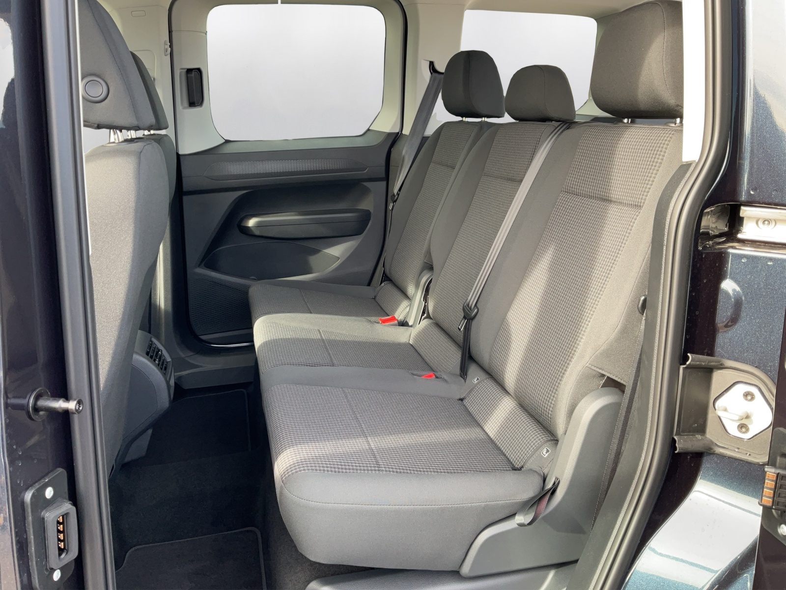 VW Caddy 1.5 TSI Life DSG-image-10