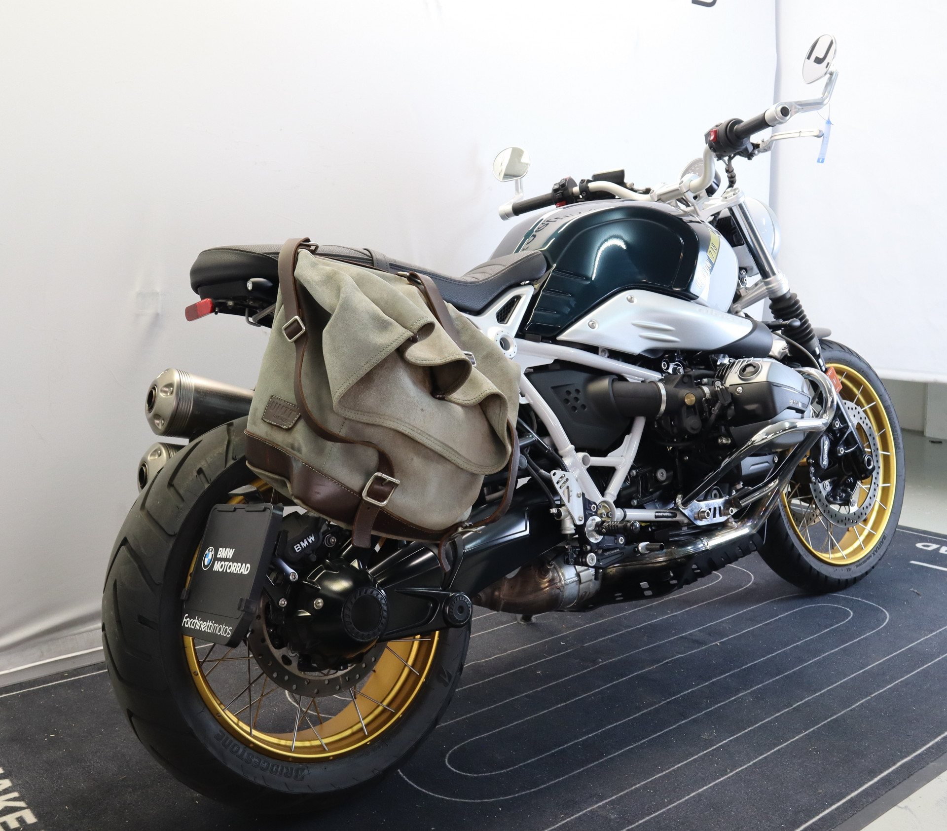 BMW R nineT Scrambler-image-2