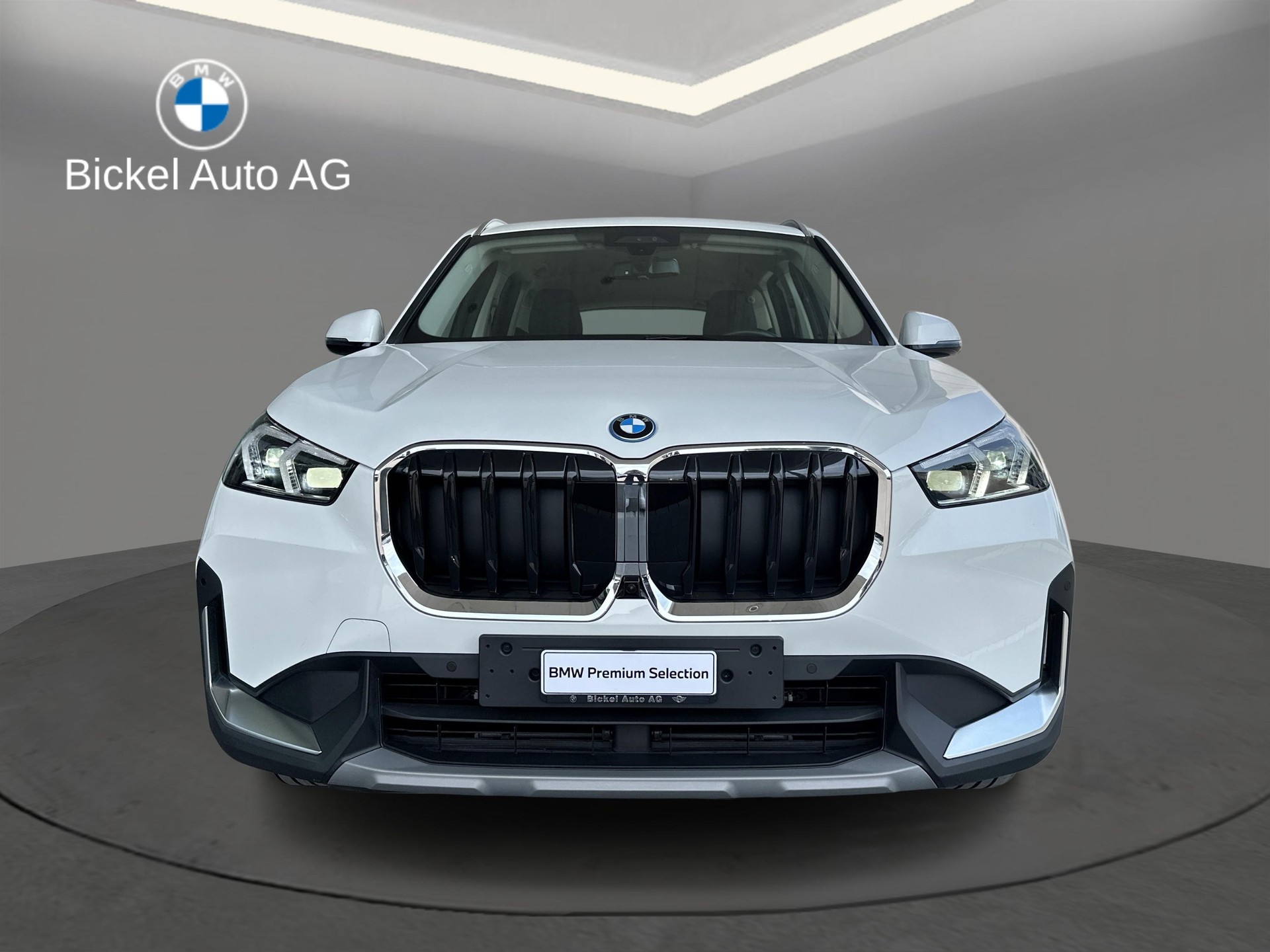 BMW X1 xDrive 30e-showroom-element-3