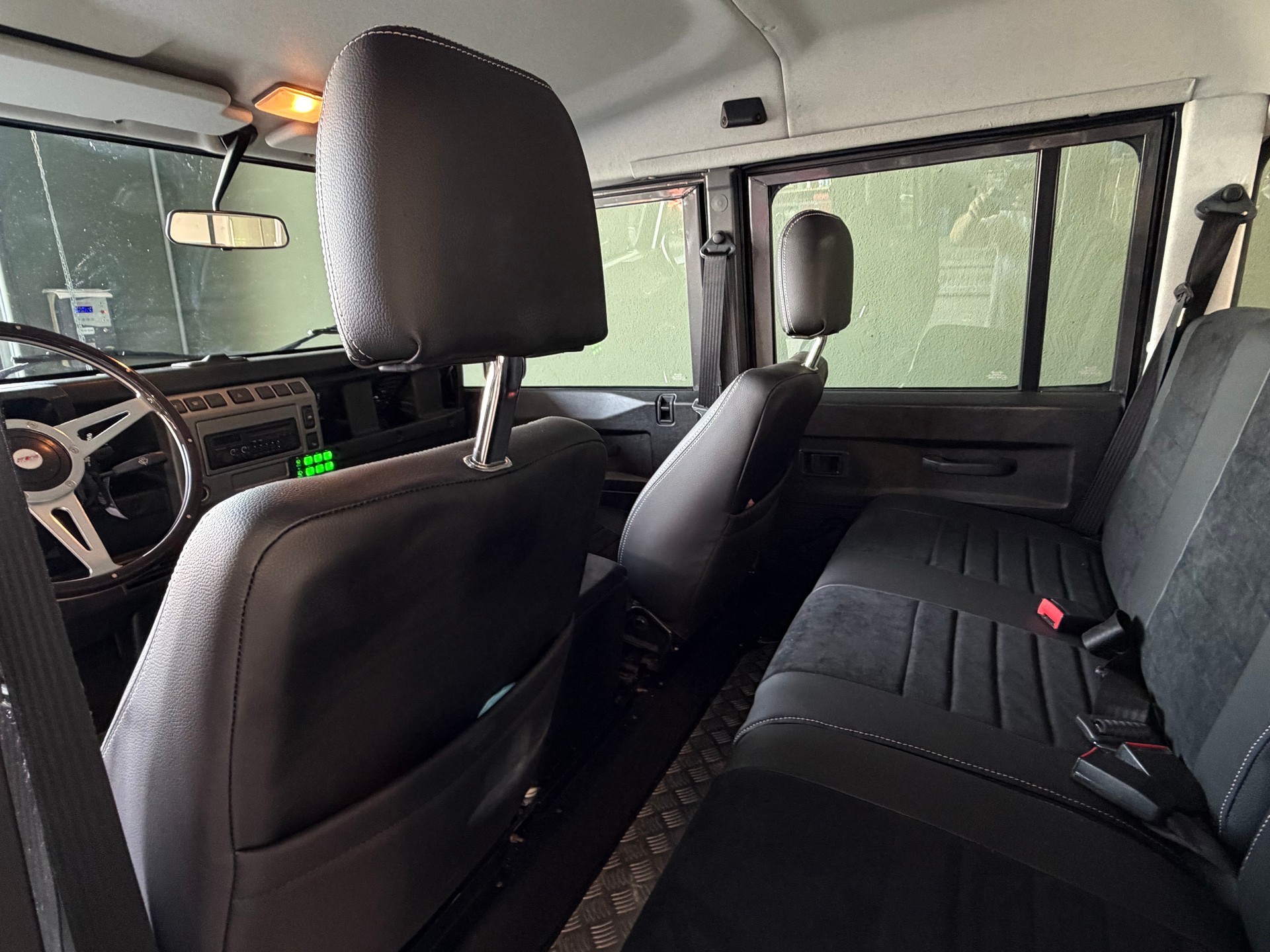 LAND ROVER Defender 110 2.5Td5 *CH-Fahrzeug*MFK 12.2025*-image-27