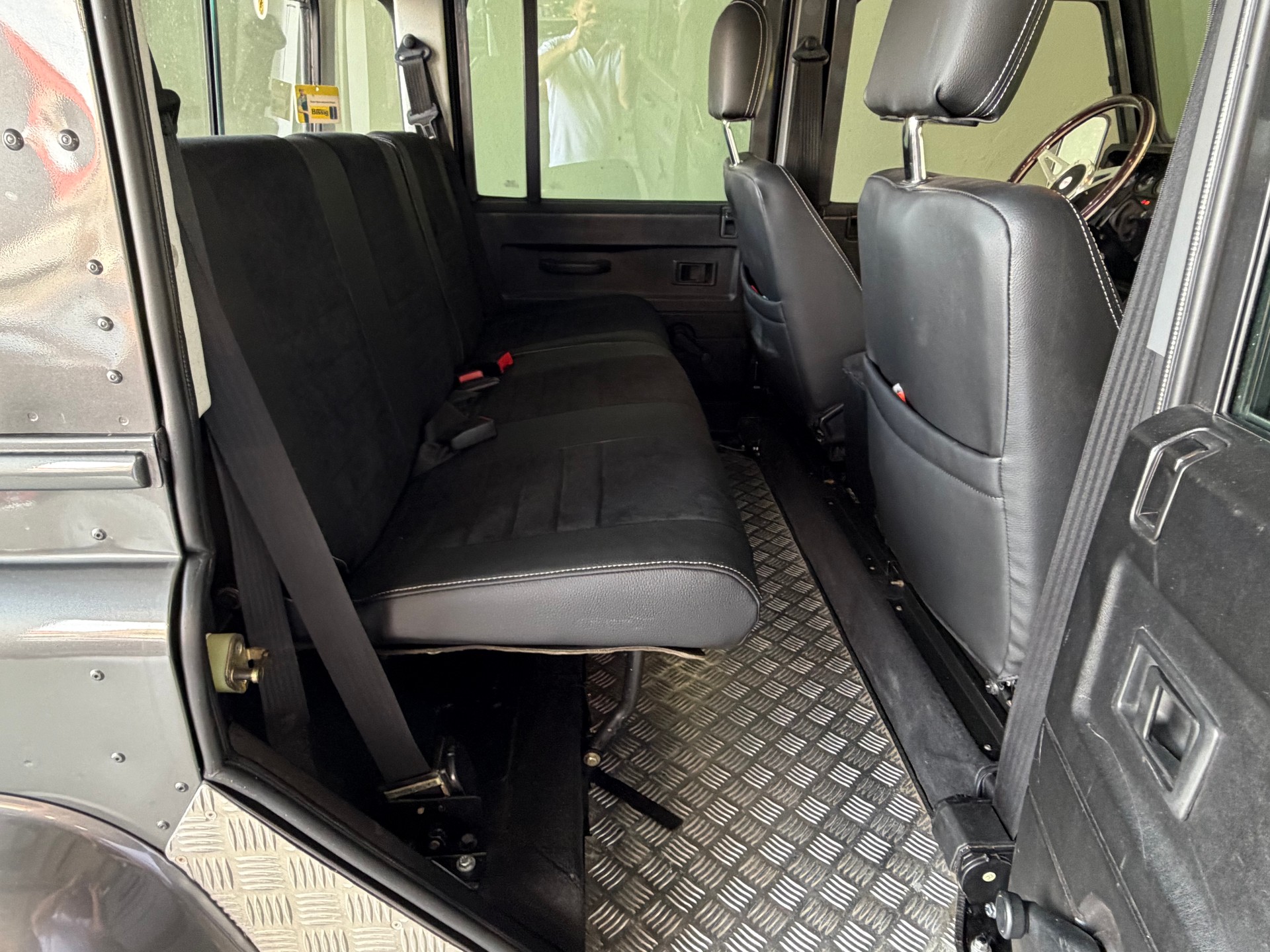 LAND ROVER Defender 110 2.5Td5 *CH-Fahrzeug*MFK 12.2025*-image-16