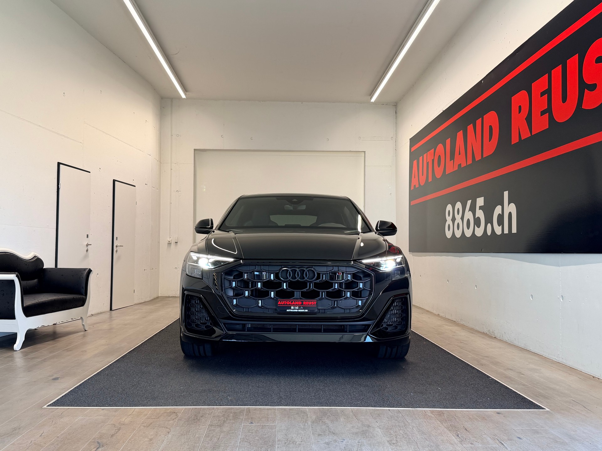 AUDI SQ8 SUV TFSI quattro tiptronic-showroom-element-1