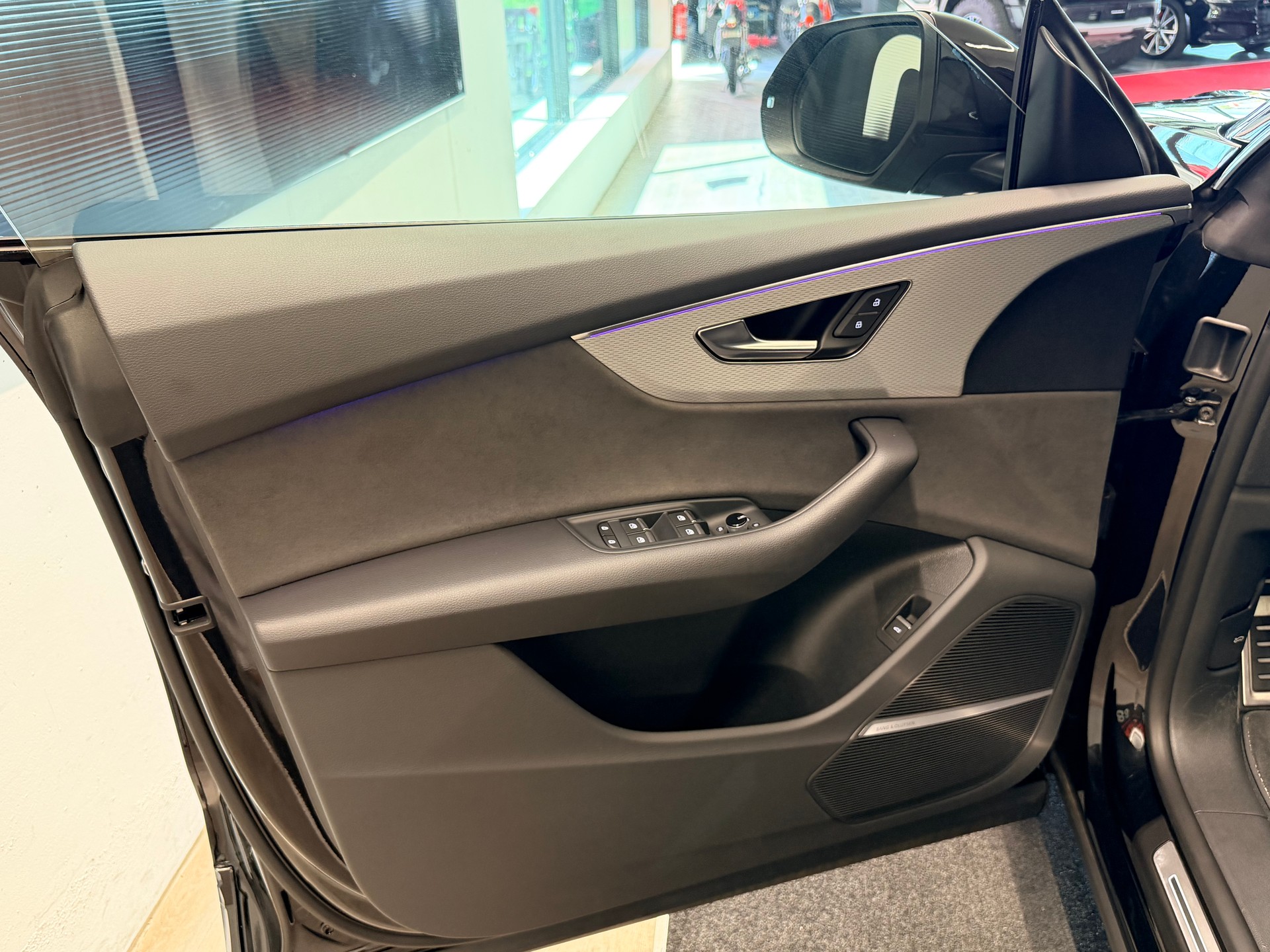 AUDI SQ8 SUV TFSI quattro tiptronic-image-12