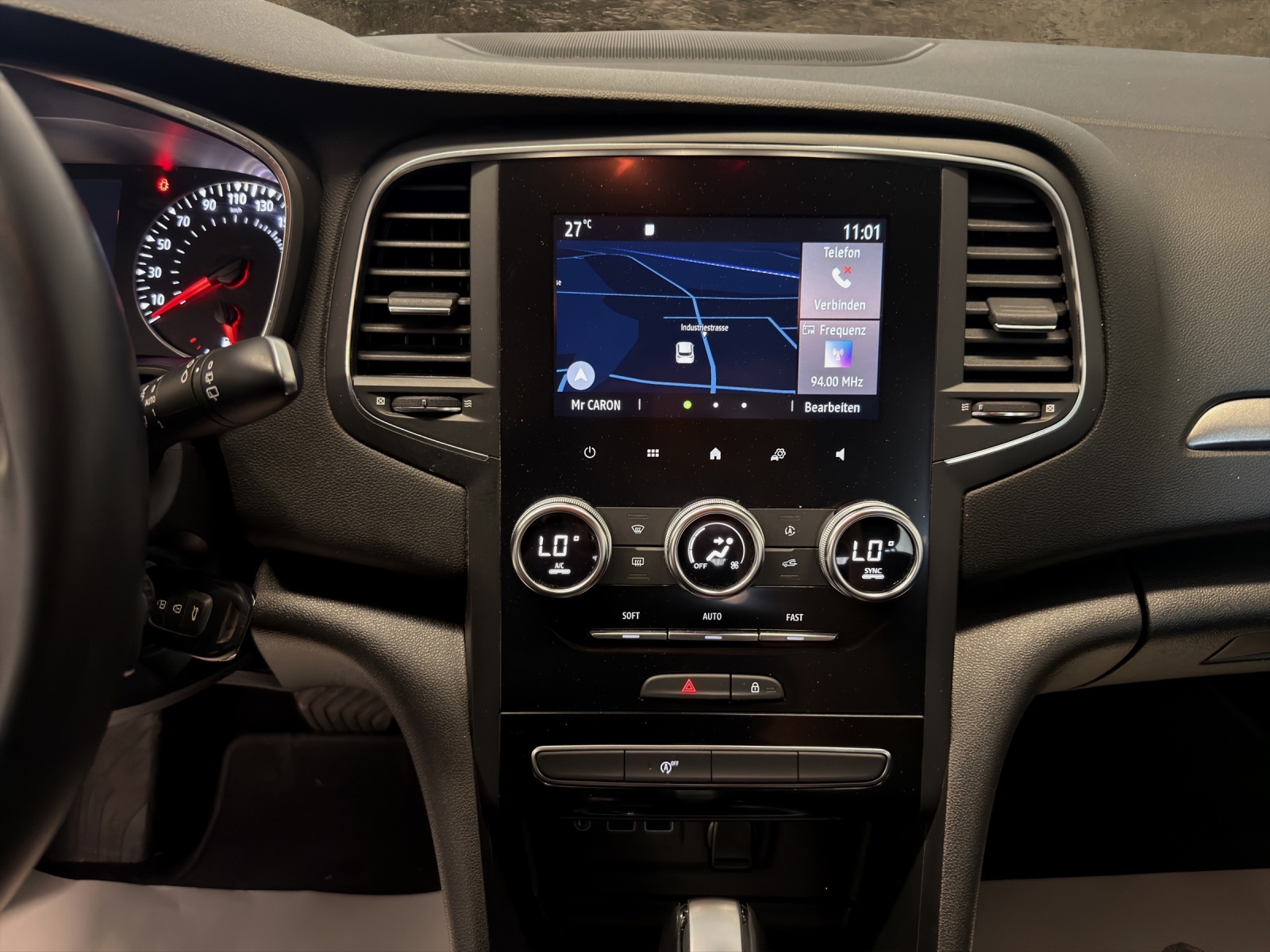 RENAULT Mégane Grandtour 1.3 16V Turbo Zen EDC-image-9