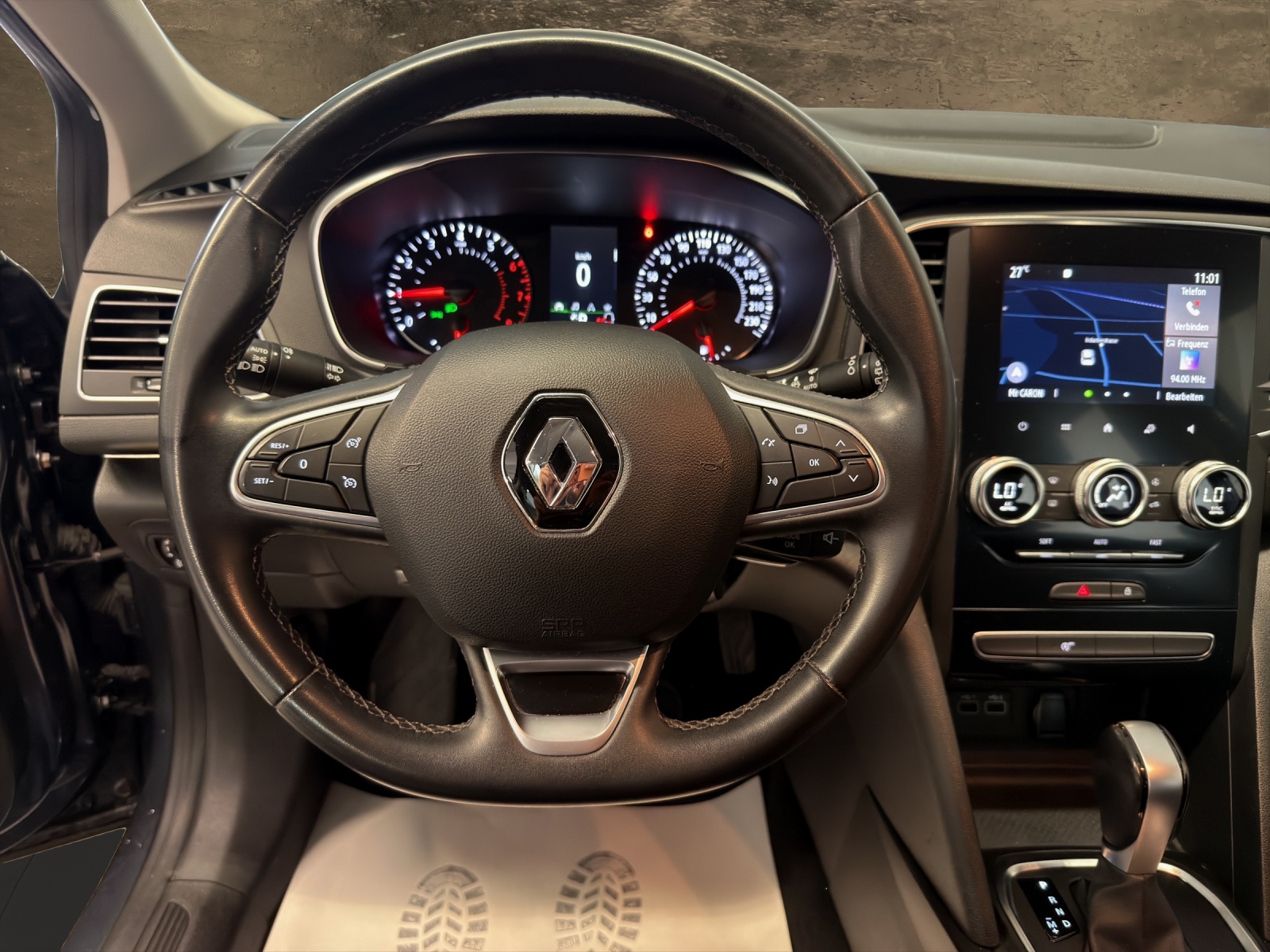 RENAULT Mégane Grandtour 1.3 16V Turbo Zen EDC-image-8