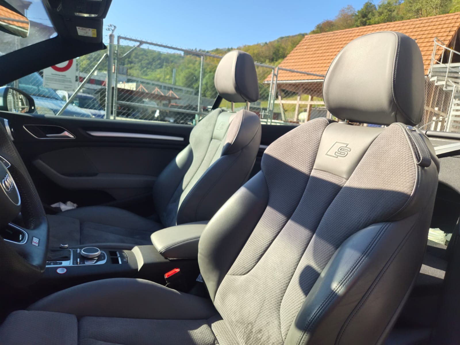 AUDI S3 Cabriolet 2.0 TFSI quattro S-tronic-image-6