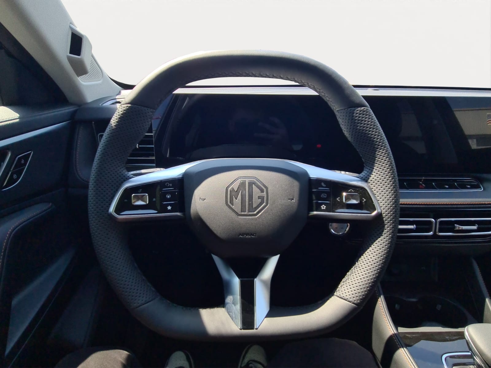 MG HS 1.5 T HEV+ Luxury-image-9