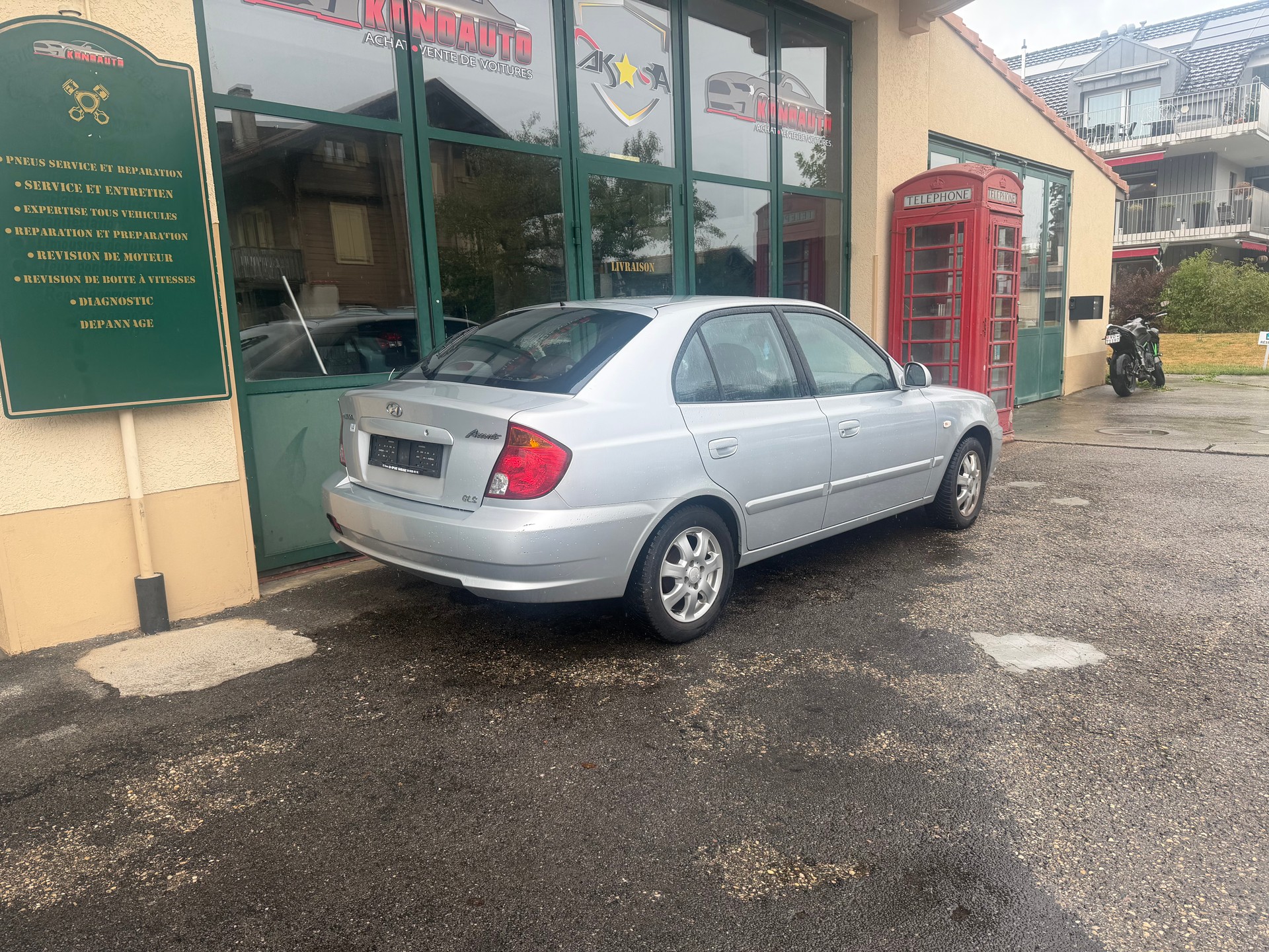 HYUNDAI ACCENT-showroom-element-3