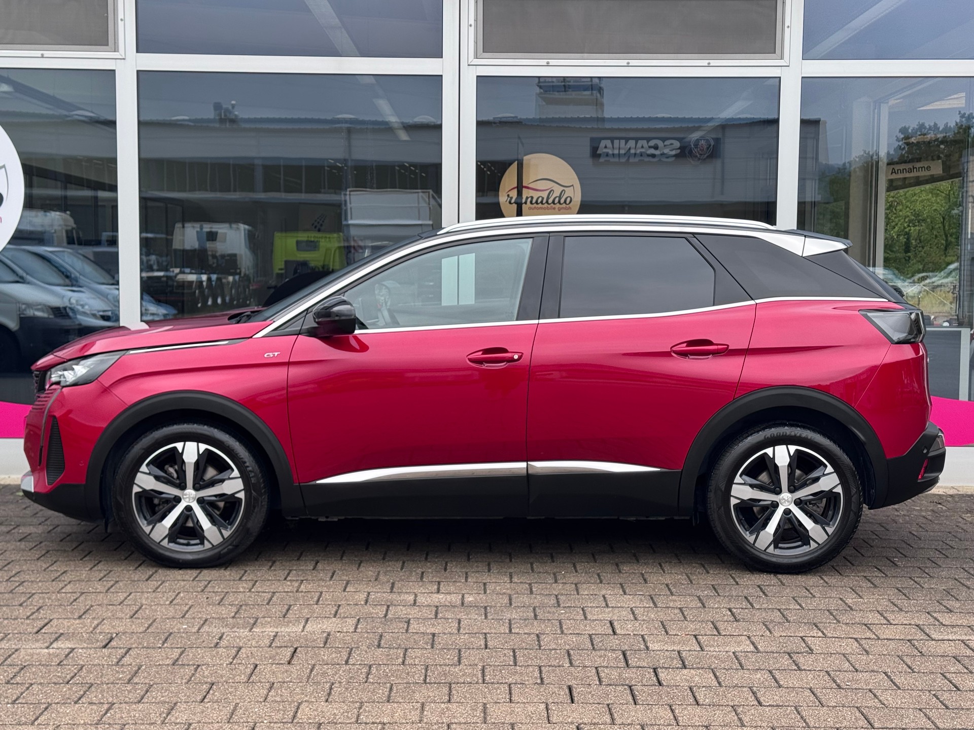 PEUGEOT 3008 1.5 BlueHDi GT EAT8+LED Scheinwerfer+ACC+NAVI+Rückfahrkamera+Getönte Scheiben+Panorama-Glasdach+18"Alu+Winterräder+-image-5