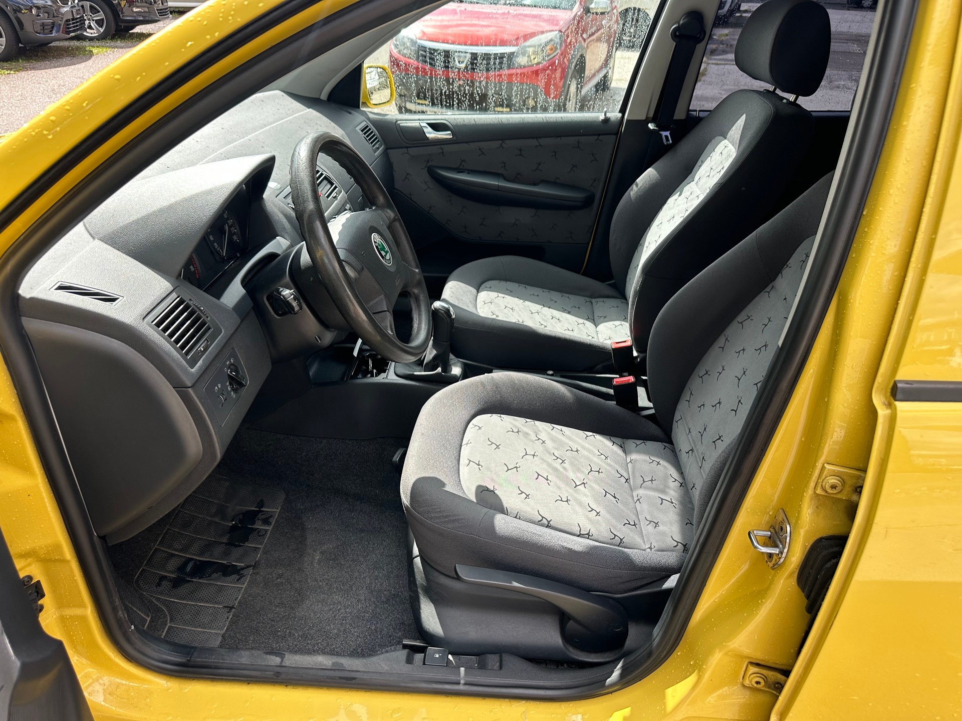 SKODA Fabia 1.4 16V Comfort-image-9
