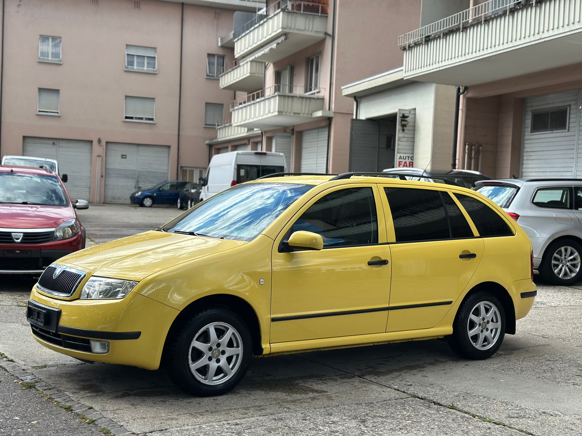 SKODA Fabia 1.4 16V Comfort-image-4