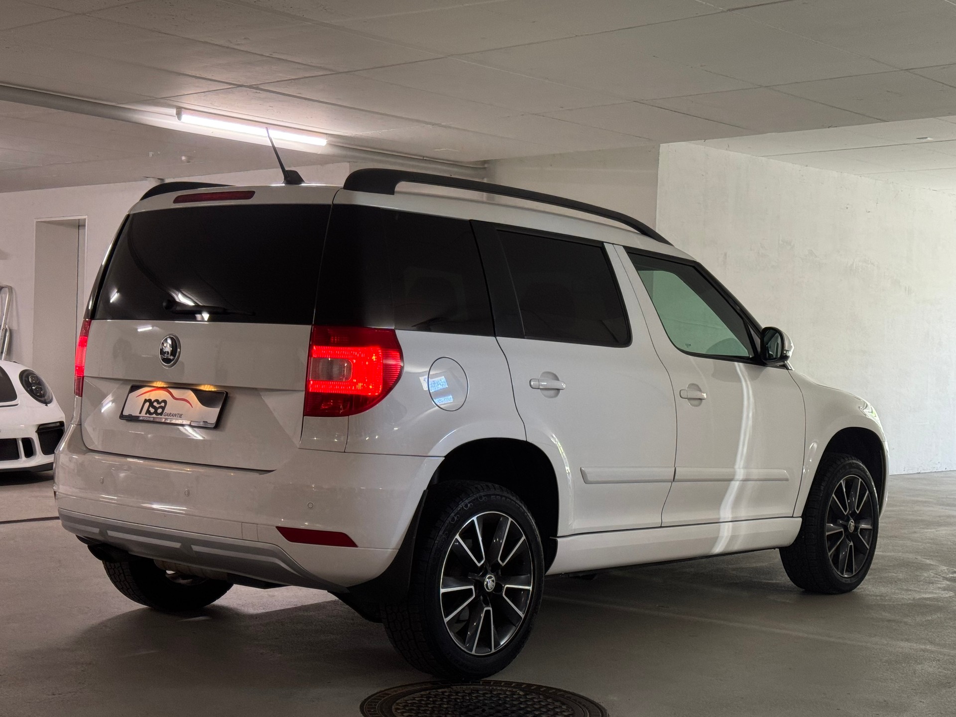 SKODA Yeti 2.0 TDI Elegance 4x4-image-6