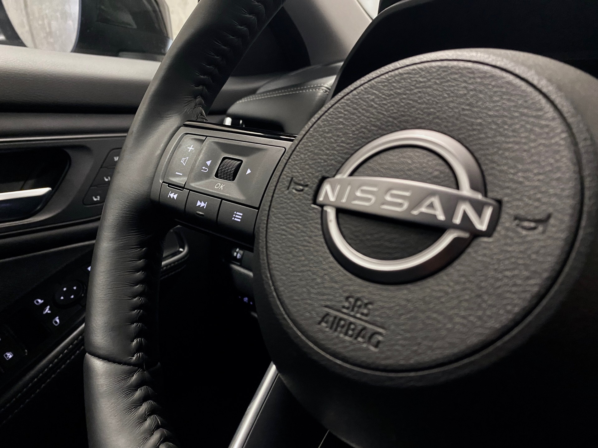 NISSAN X-Trail *1.5 VC-T*e-Power*4WD*7 Sitze*Swiss*Tekna*-image-7