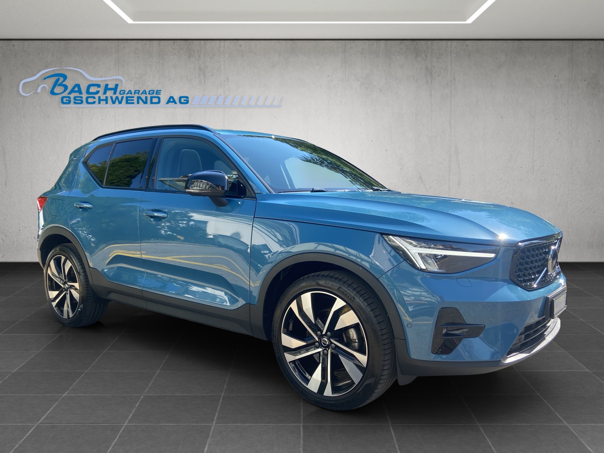 VOLVO XC40 B4 Benzin Mild Hybrid AWD Ultim. Dark DCT-showroom-element-1