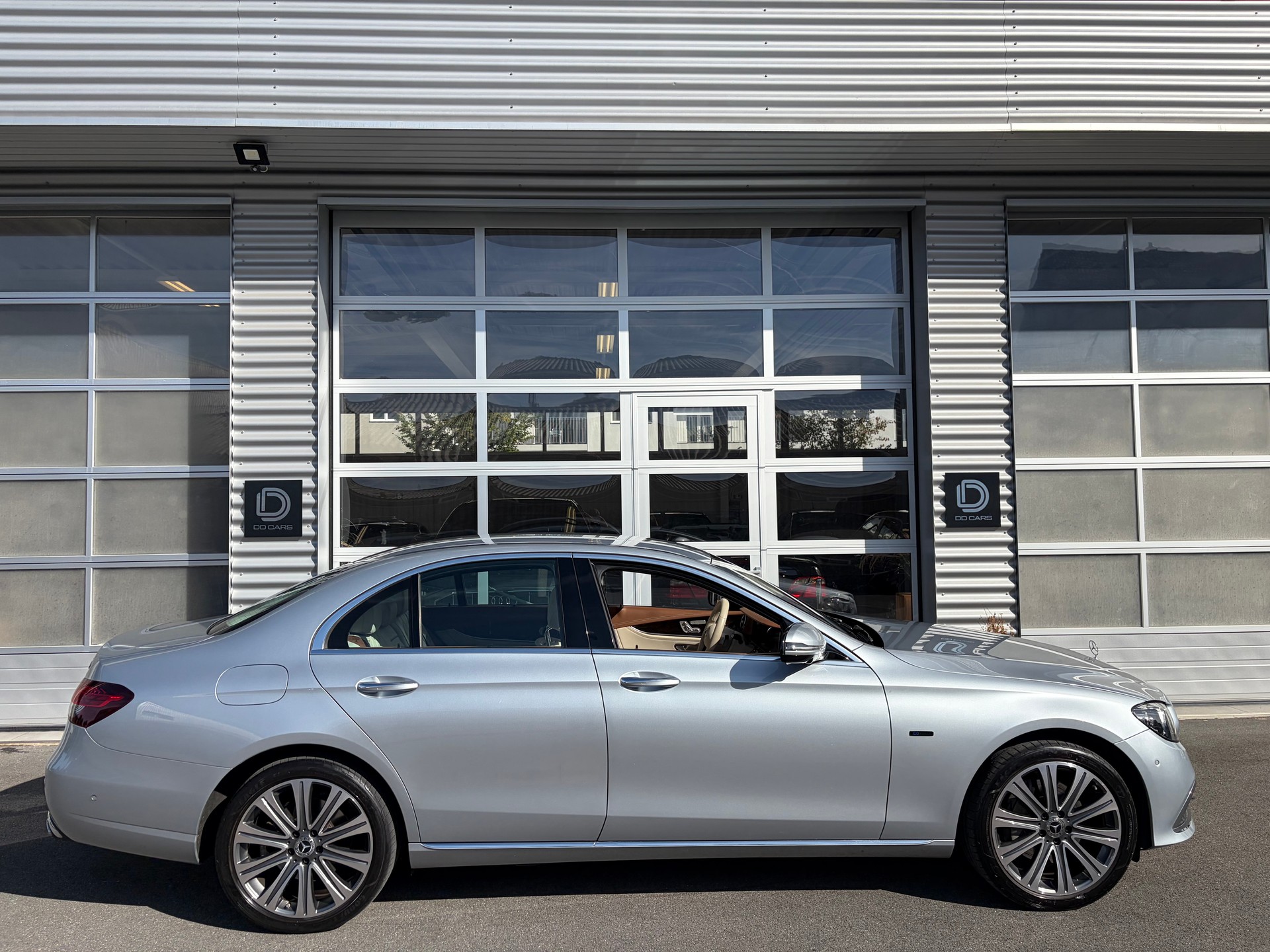 MERCEDES-BENZ E 300 e 4Matic Avantgarde 9G-Tronic-image-2