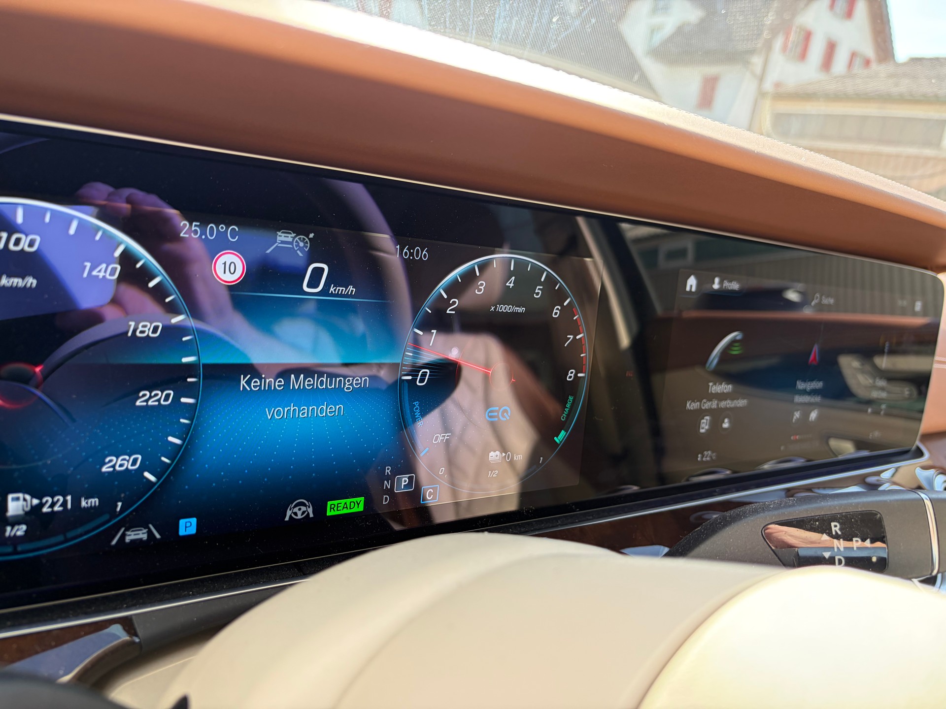 MERCEDES-BENZ E 300 e 4Matic Avantgarde 9G-Tronic-image-11