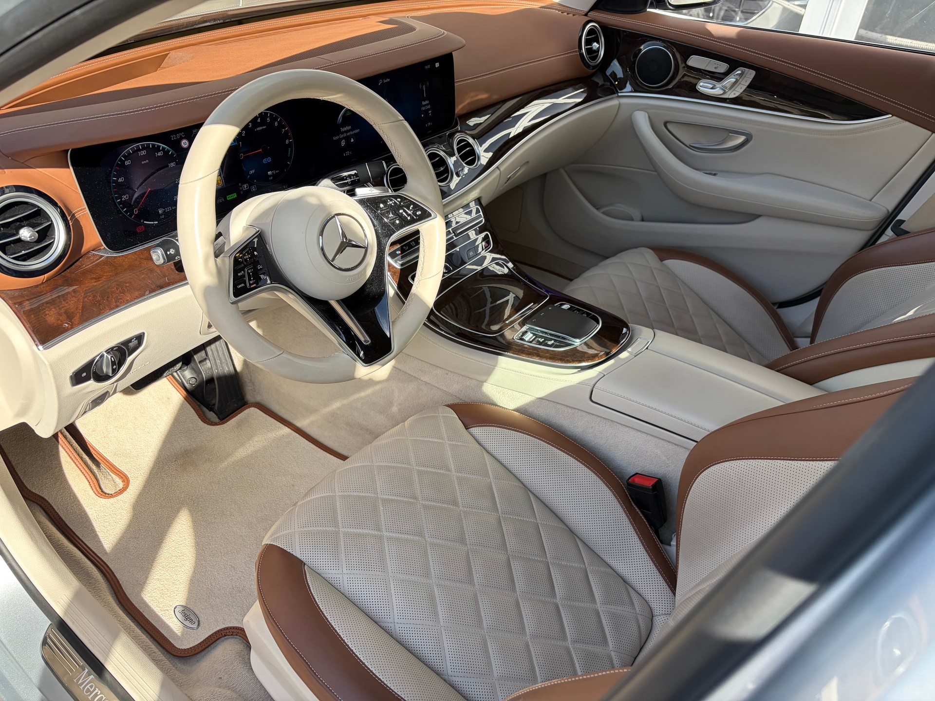 MERCEDES-BENZ E 300 e 4Matic Avantgarde 9G-Tronic-image-7
