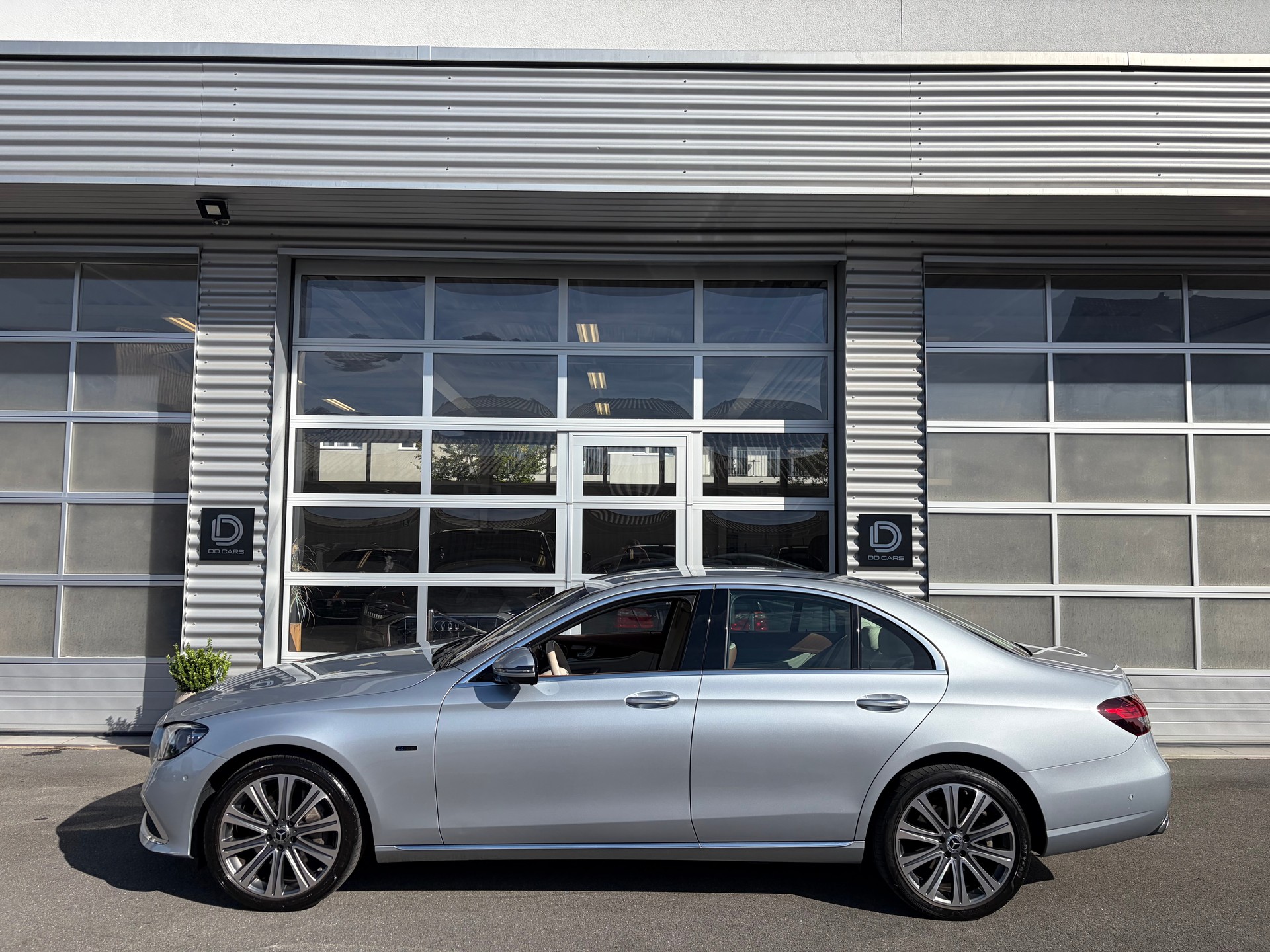 MERCEDES-BENZ E 300 e 4Matic Avantgarde 9G-Tronic-image-1