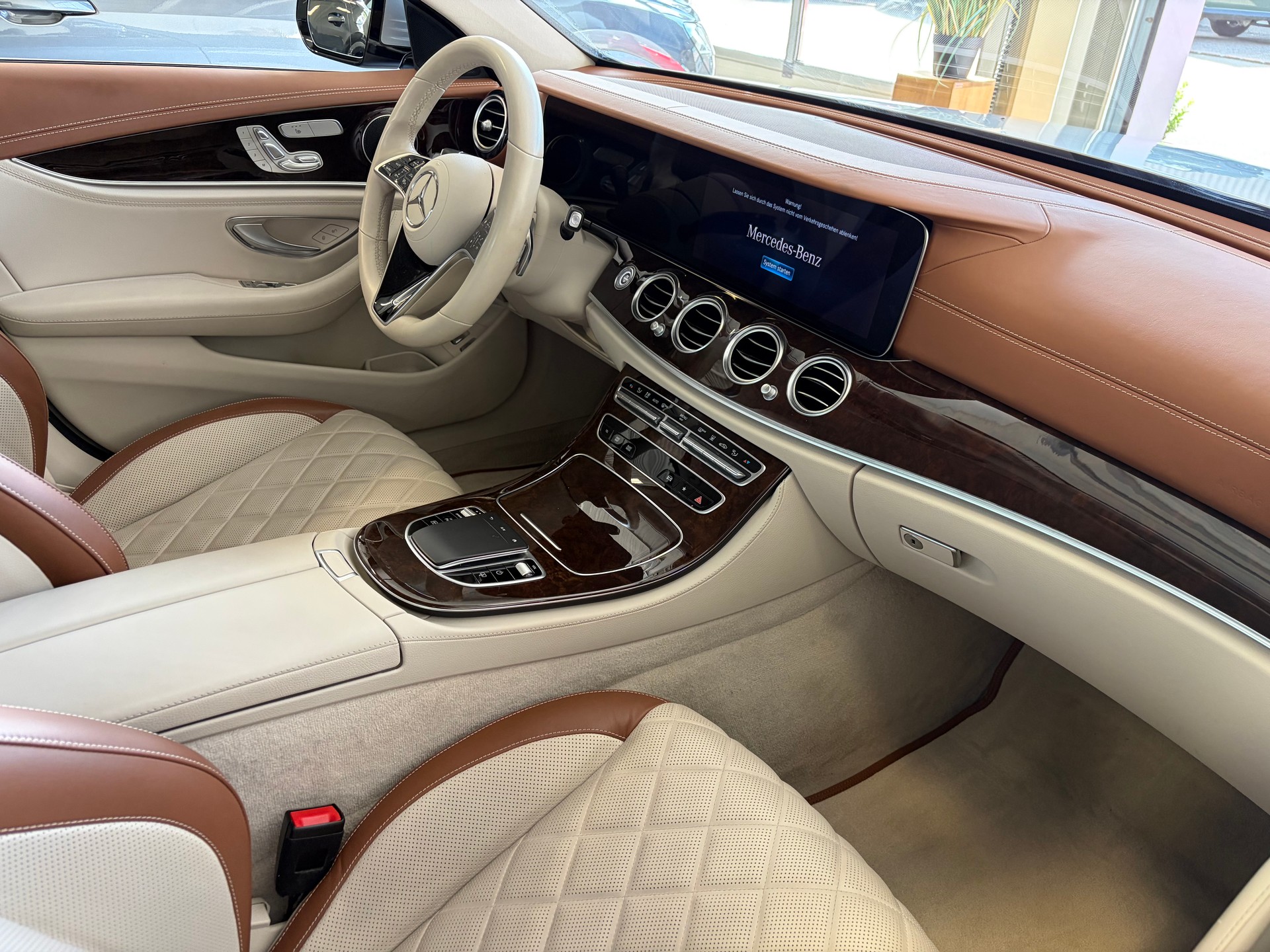 MERCEDES-BENZ E 300 e 4Matic Avantgarde 9G-Tronic-image-10