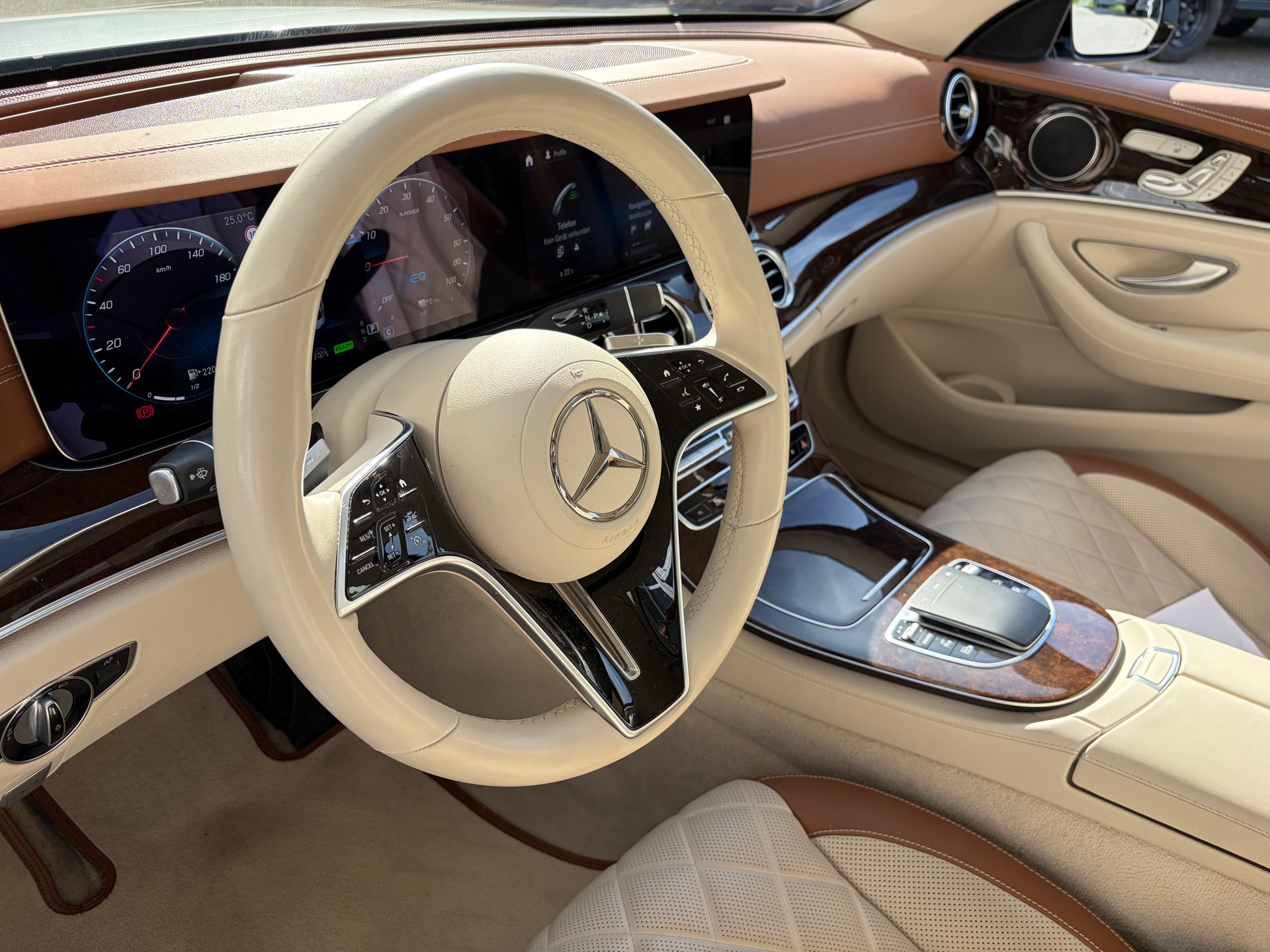 MERCEDES-BENZ E 300 e 4Matic Avantgarde 9G-Tronic-image-12