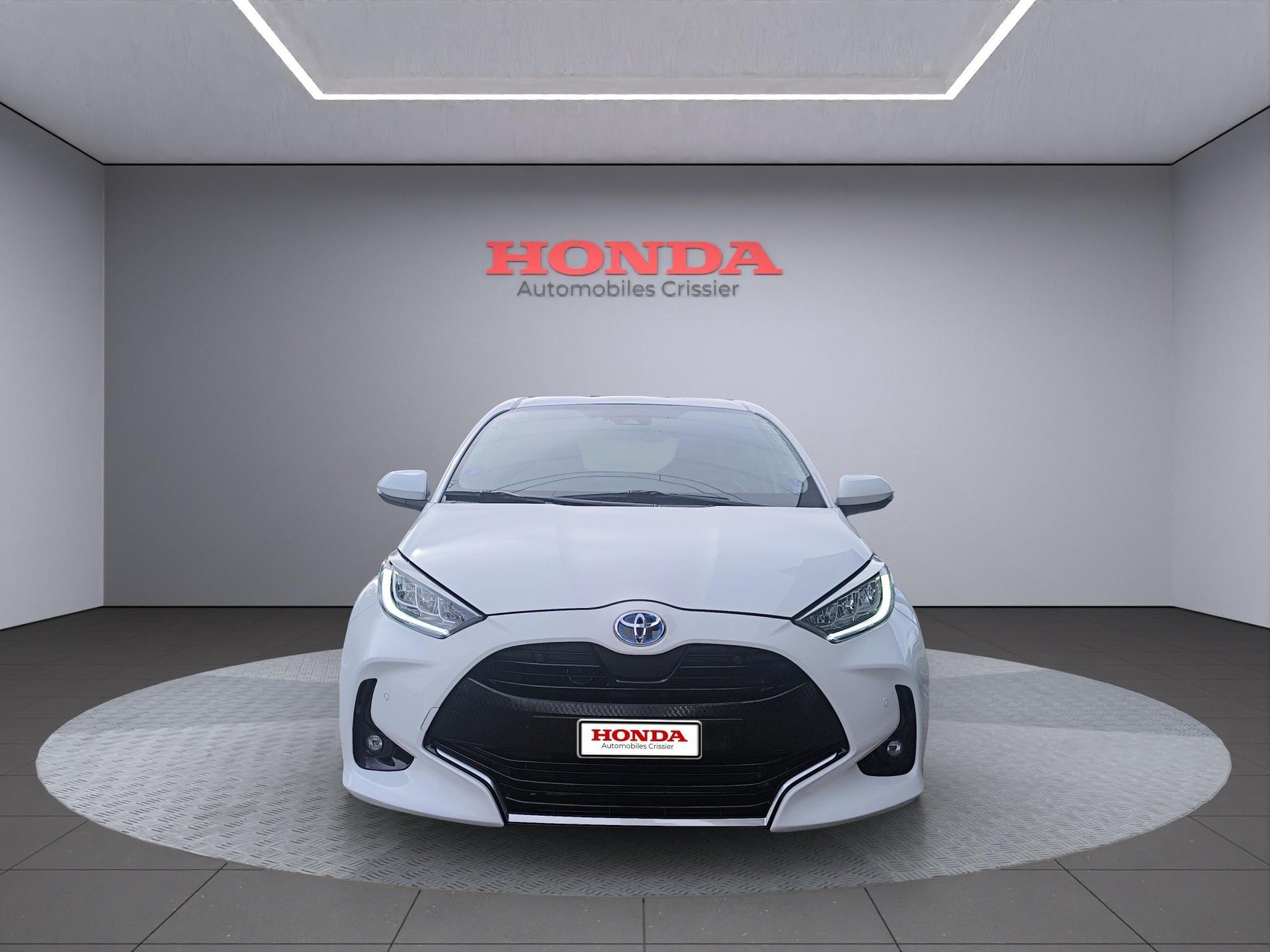 TOYOTA Yaris 1.5 VVT-i HSD Premium-showroom-element-1