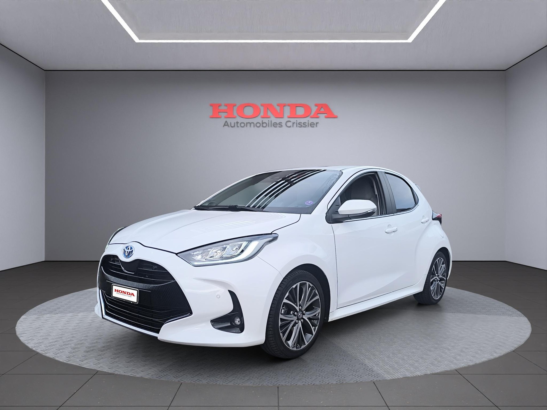 TOYOTA Yaris 1.5 VVT-i HSD Premium-showroom-element-2
