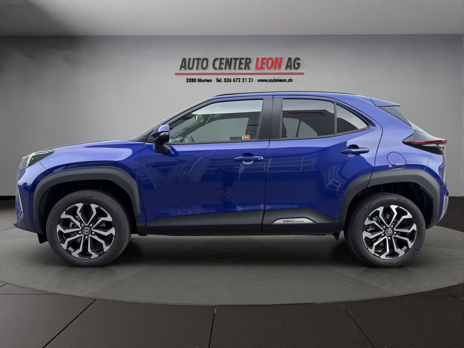 TOYOTA Yaris Cross 1.5 Style 4x2 Hybrid-showroom-element-2