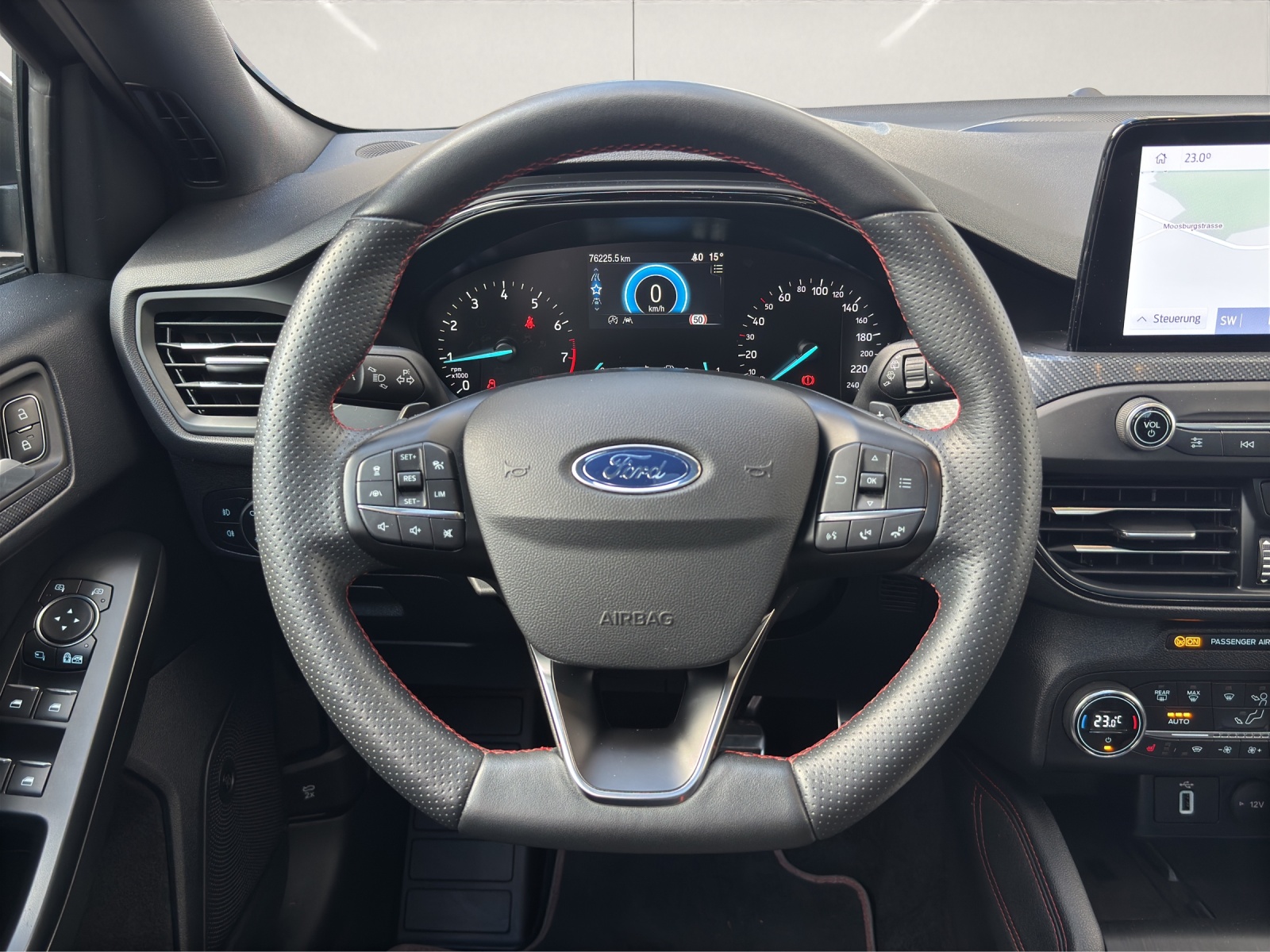 FORD Focus 1.0 SCTi ST Line Automatic-image-10