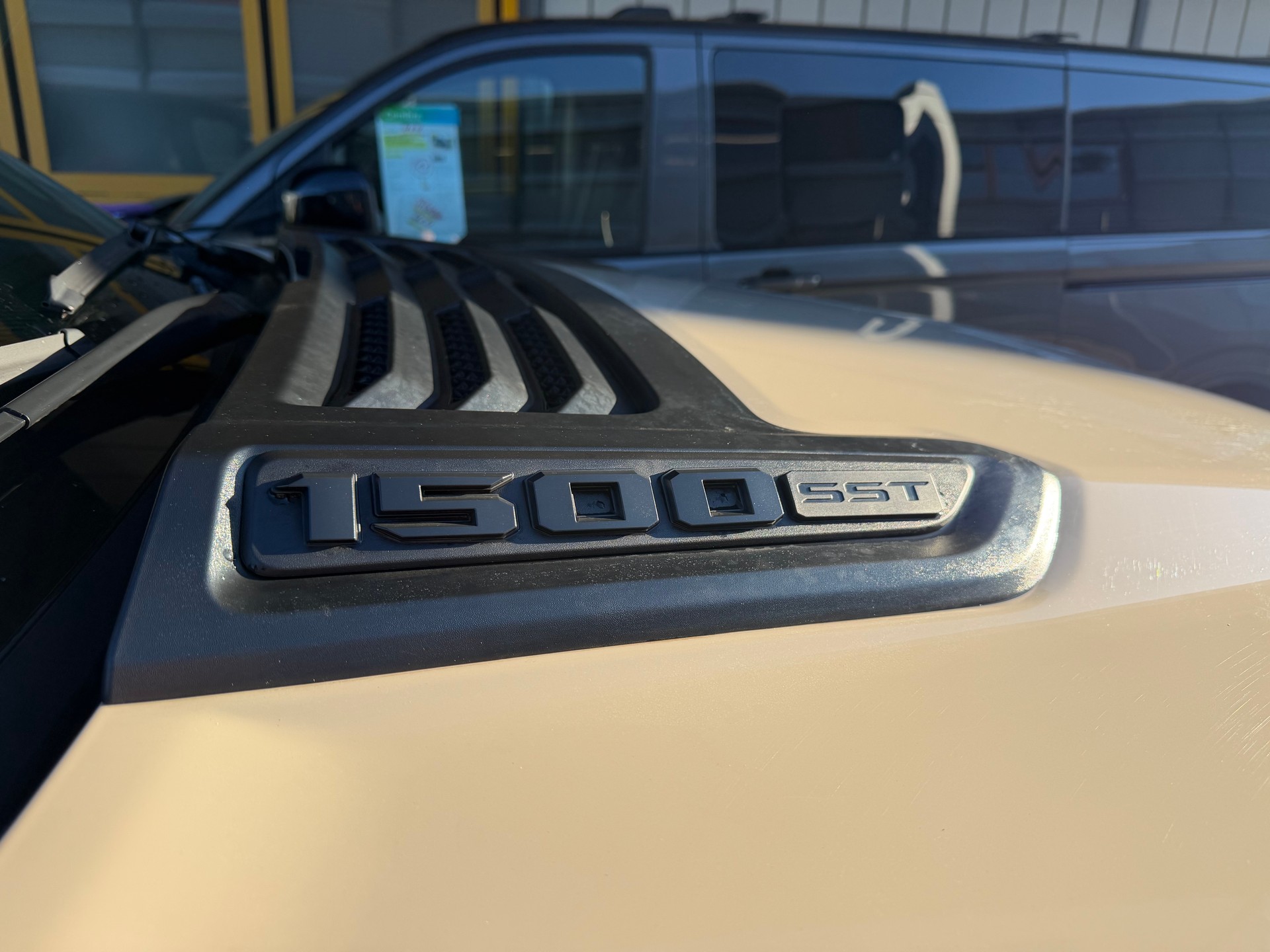 DODGE SST "REBEL X" MIT 425 PS !! KM 6`700 !! AHK 3`500 KG !! VOLL OPTION !! CH GEPRÜFT ALLES EINGETRAGEN !! REBEL X SST !!-image-24