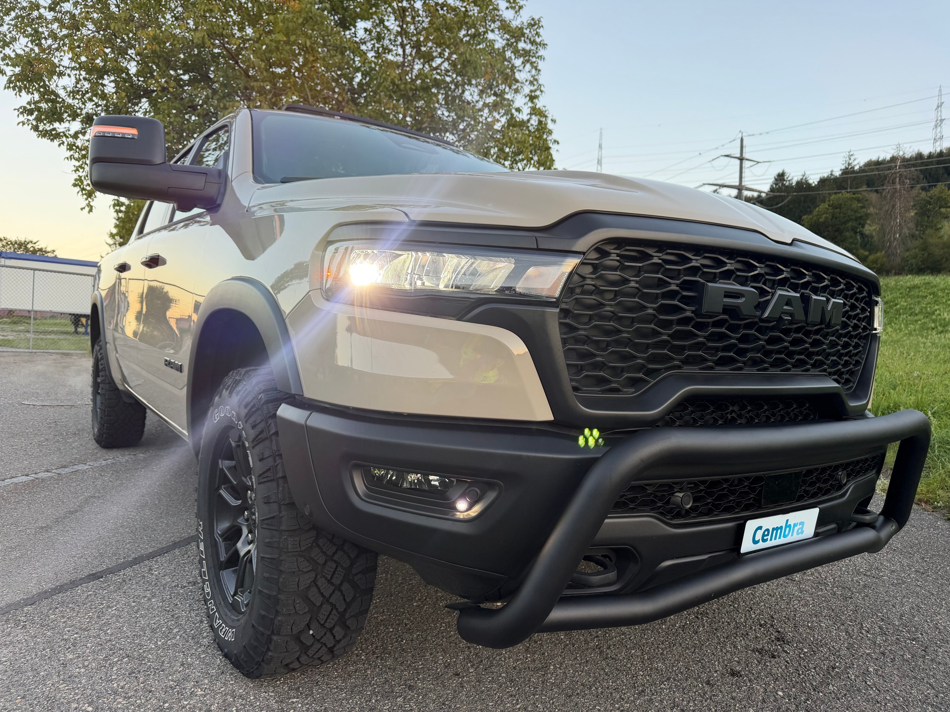 DODGE SST "REBEL X" MIT 425 PS !! KM 6`700 !! AHK 3`500 KG !! VOLL OPTION !! CH GEPRÜFT ALLES EINGETRAGEN !! REBEL X SST !!-showroom-element-2