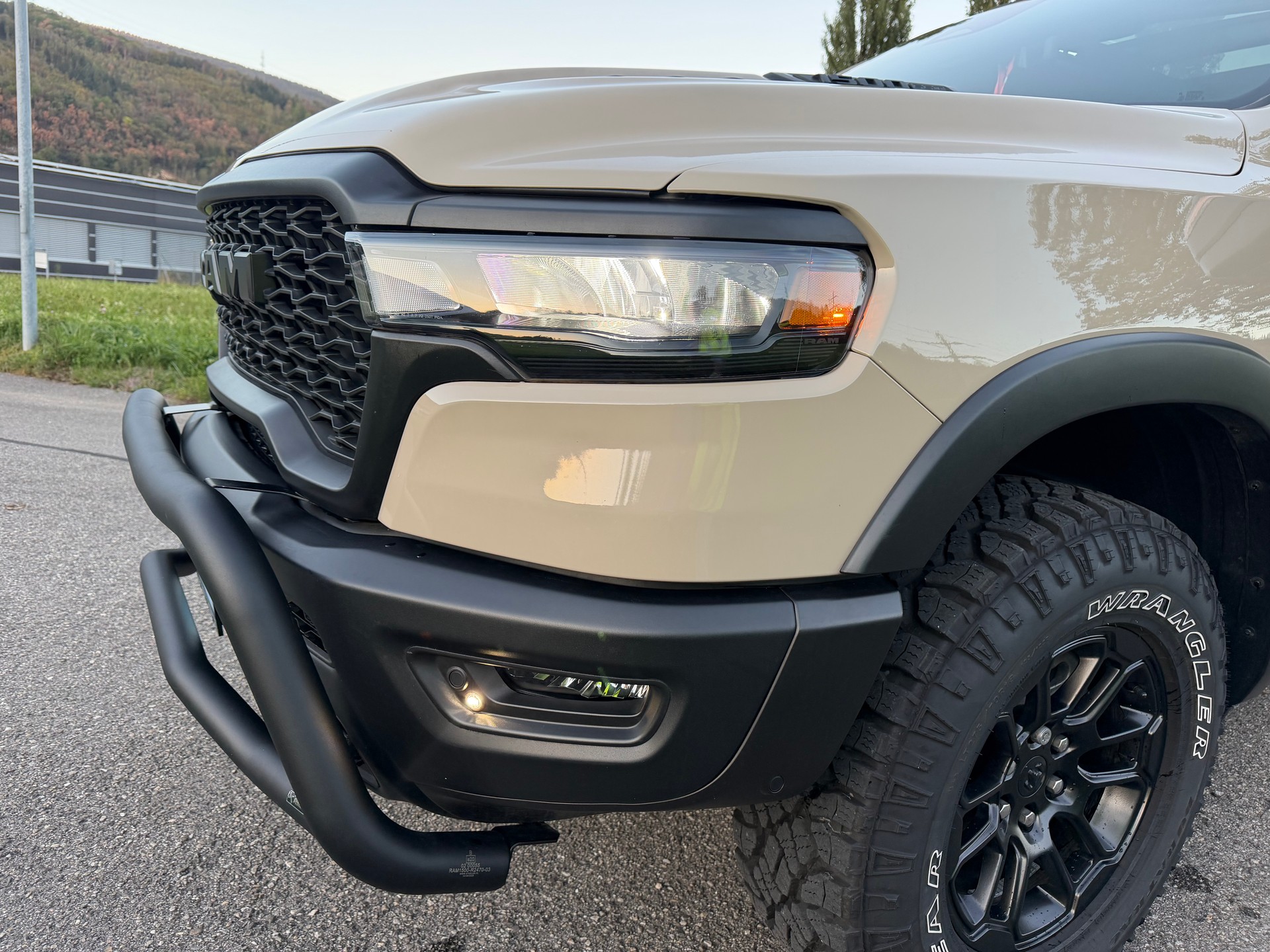 DODGE SST "REBEL X" MIT 425 PS !! KM 6`700 !! AHK 3`500 KG !! VOLL OPTION !! CH GEPRÜFT ALLES EINGETRAGEN !! REBEL X SST !!-image-40