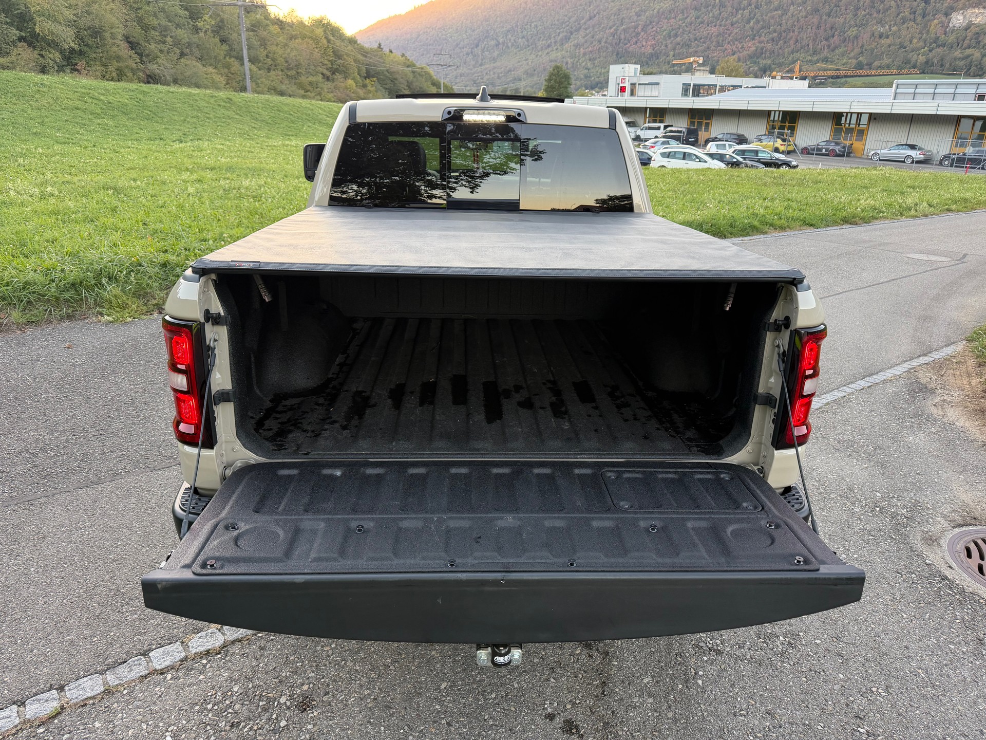 DODGE SST "REBEL X" MIT 425 PS !! KM 6`700 !! AHK 3`500 KG !! VOLL OPTION !! CH GEPRÜFT ALLES EINGETRAGEN !! REBEL X SST !!-image-54