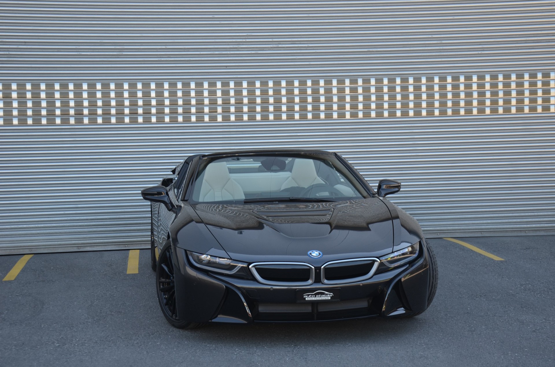 BMW i8 Roadster-image-11