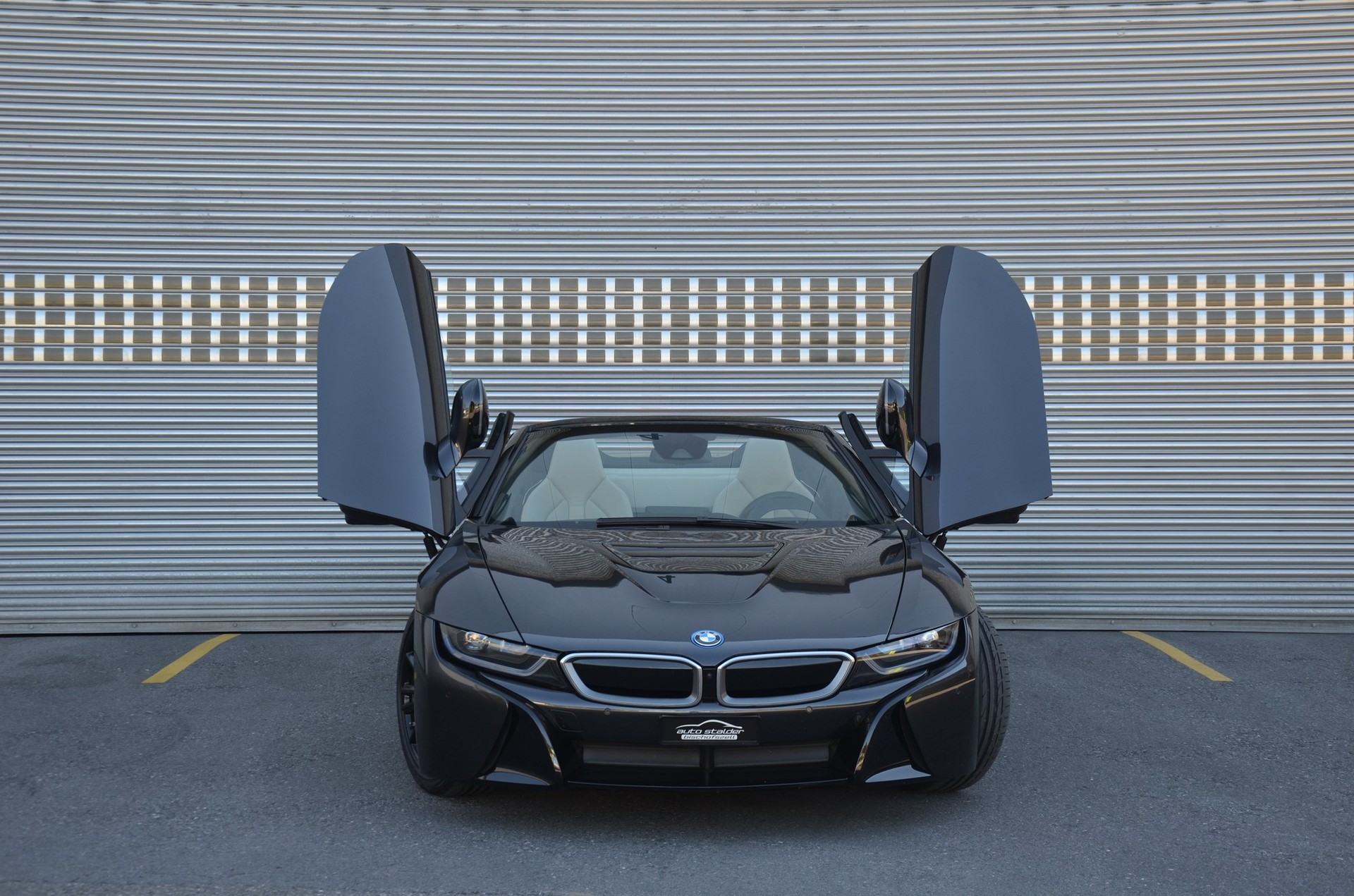 BMW i8 Roadster-image-12