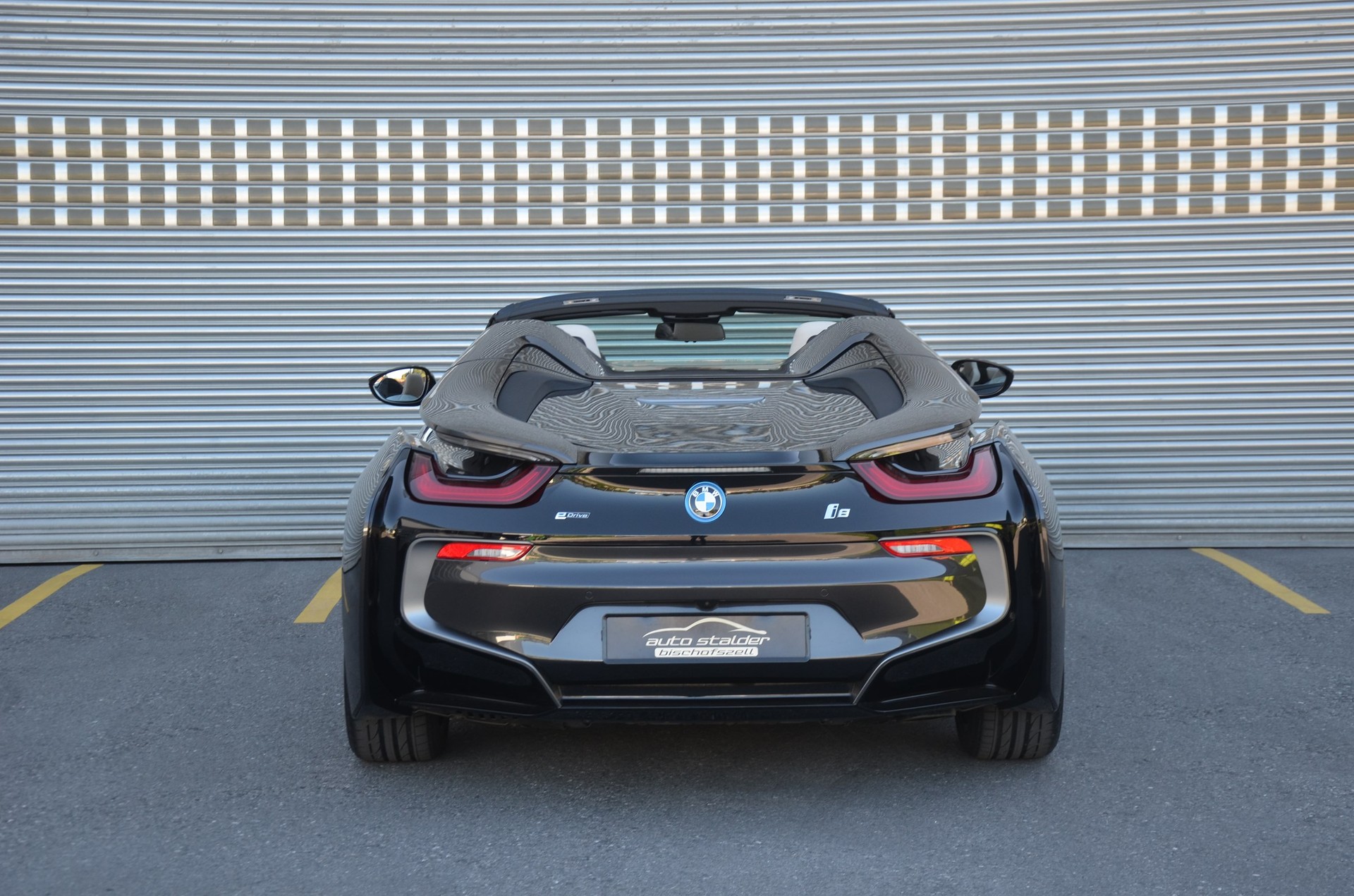 BMW i8 Roadster-image-13