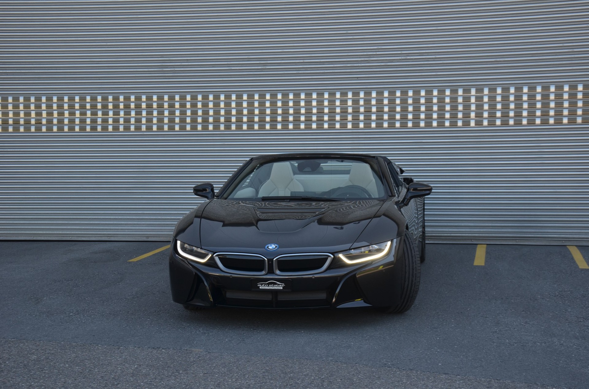 BMW i8 Roadster-image-9