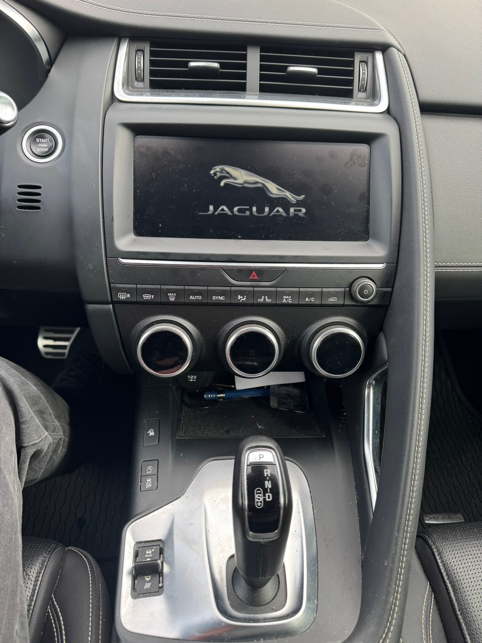 JAGUAR E-Pace 2.0d D240 R-Dynamic HSE AWD Automatik-image-16