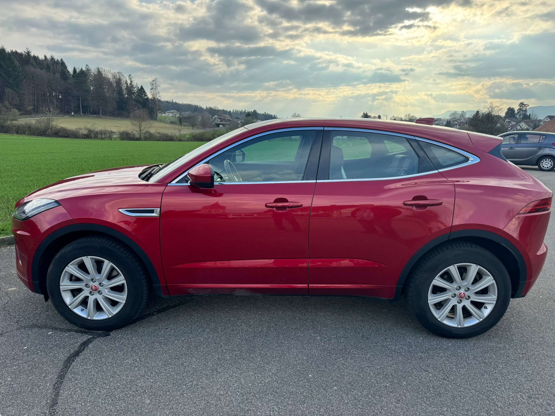 JAGUAR E-Pace 2.0d D240 R-Dynamic HSE AWD Automatik-image-6