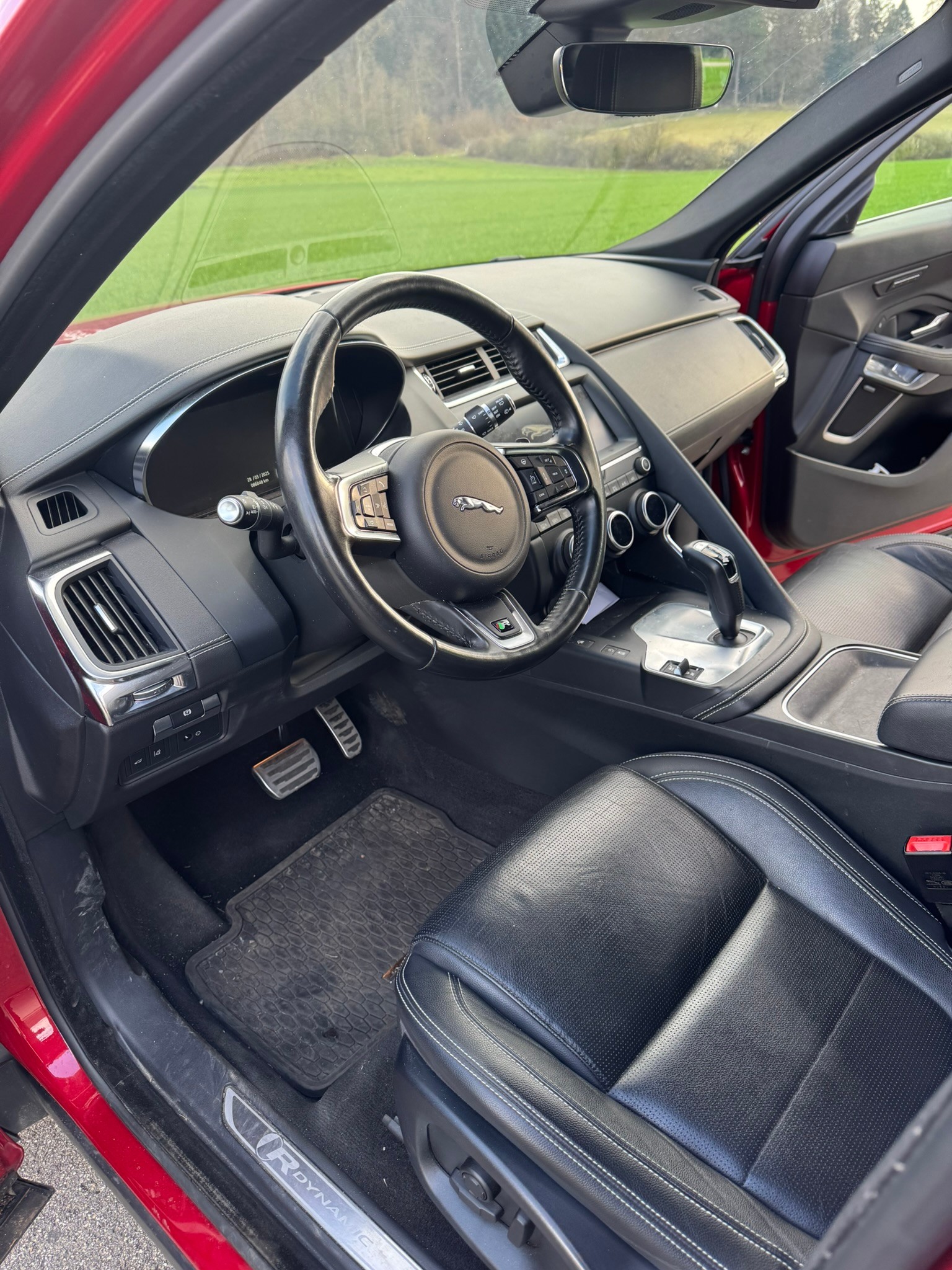 JAGUAR E-Pace 2.0d D240 R-Dynamic HSE AWD Automatik-image-11