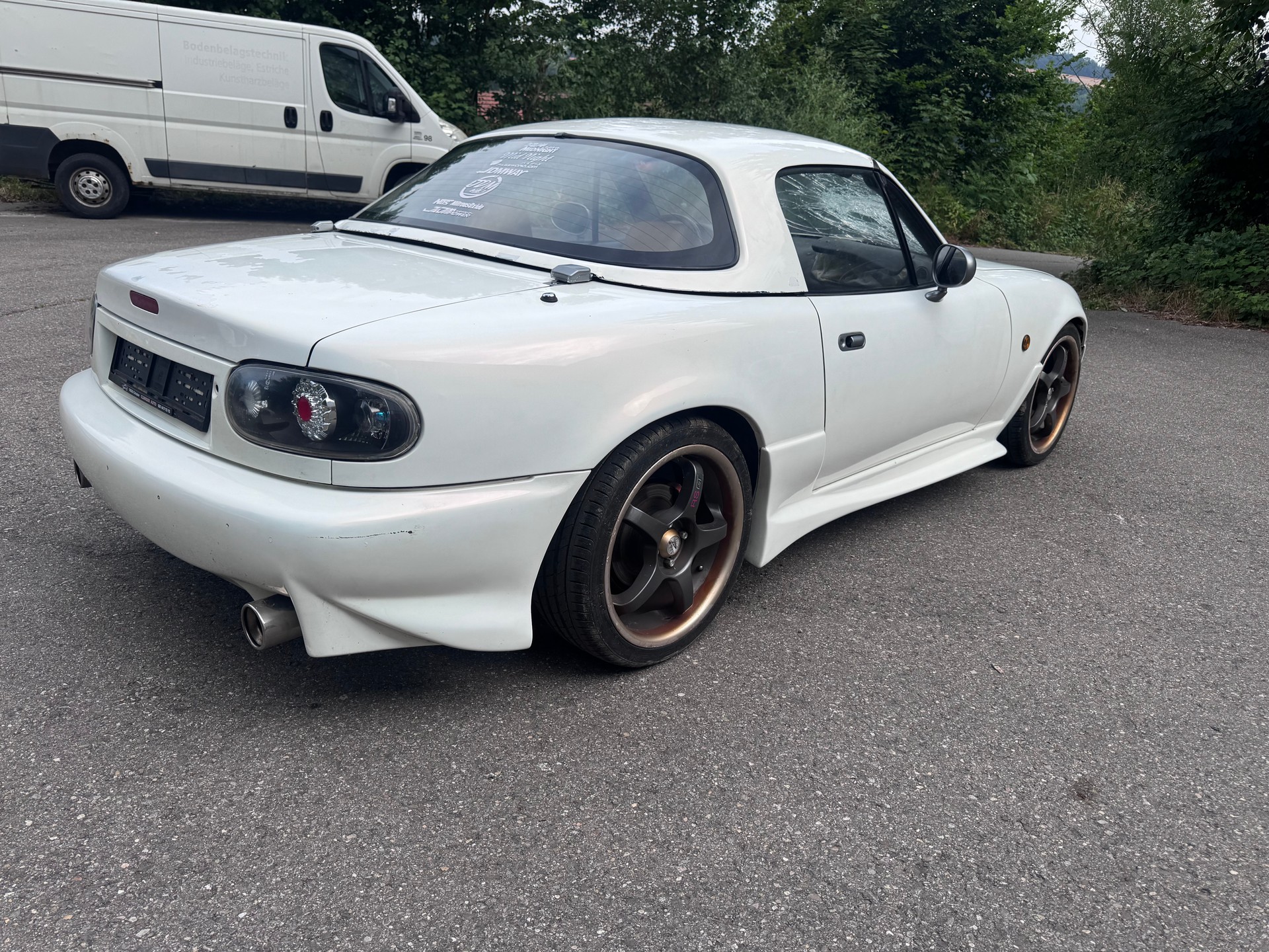 MAZDA MX-5 1.6i-16-image-2
