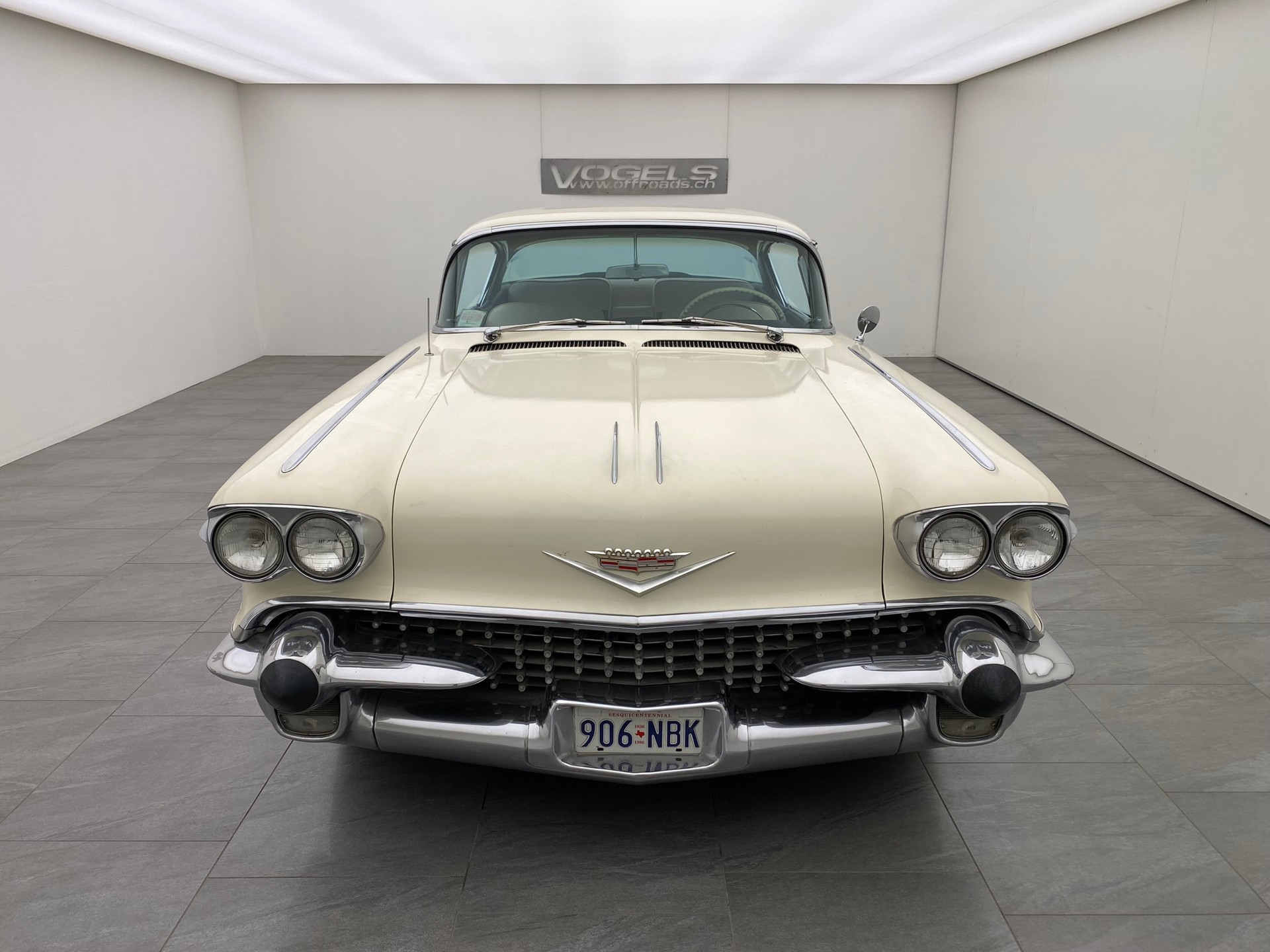 CADILLAC Deville Coupe Series 62-showroom-element-1
