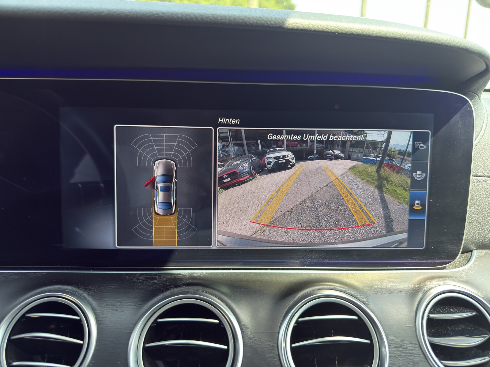 MERCEDES-BENZ E 350 d AMG Line 9G-Tronic-image-13