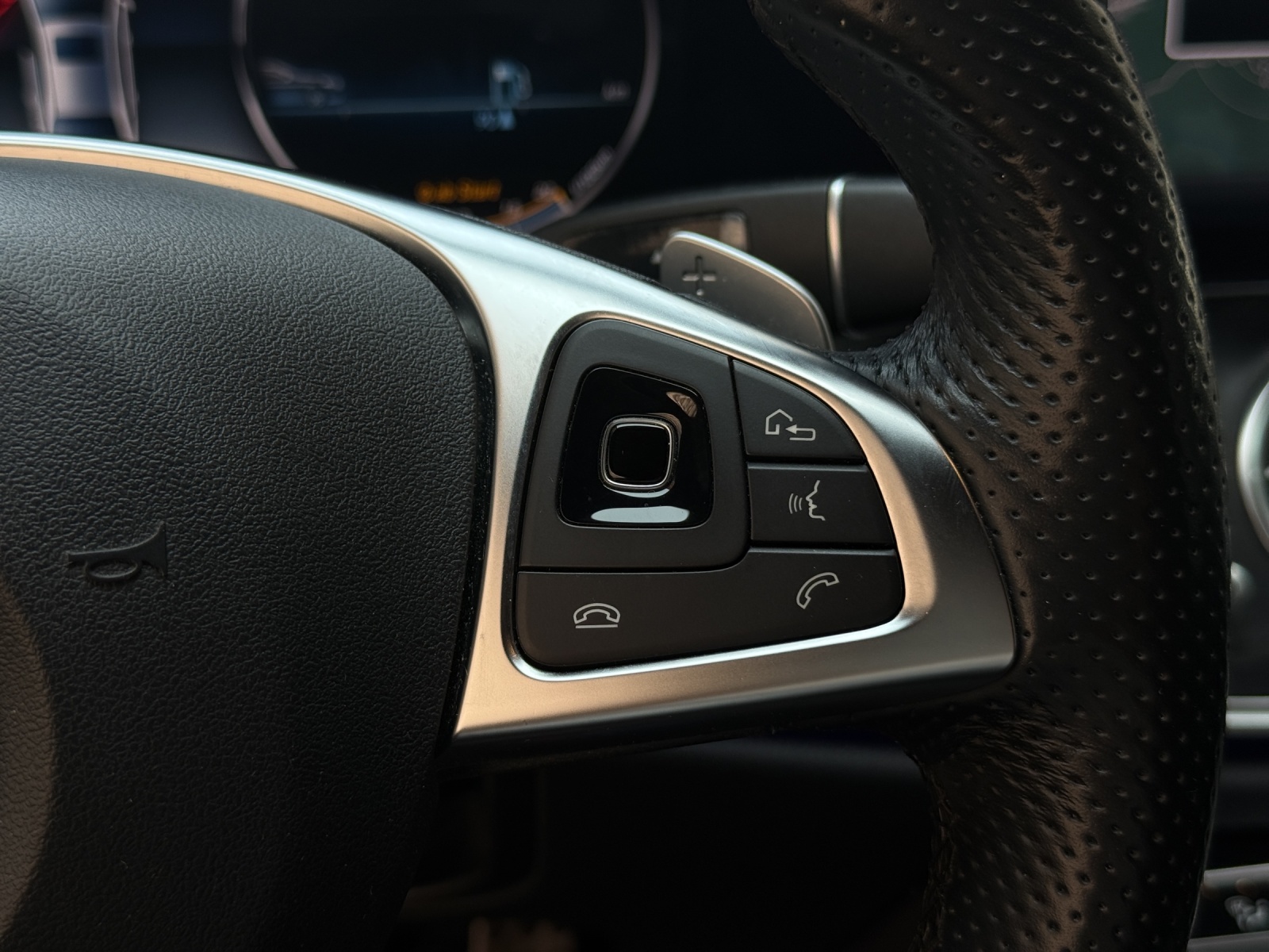 MERCEDES-BENZ E 350 d AMG Line 9G-Tronic-image-17