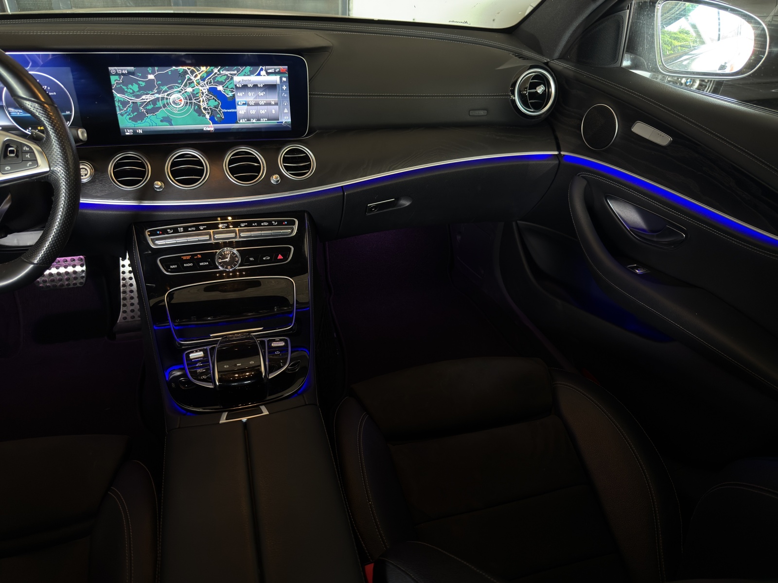 MERCEDES-BENZ E 350 d AMG Line 9G-Tronic-image-11